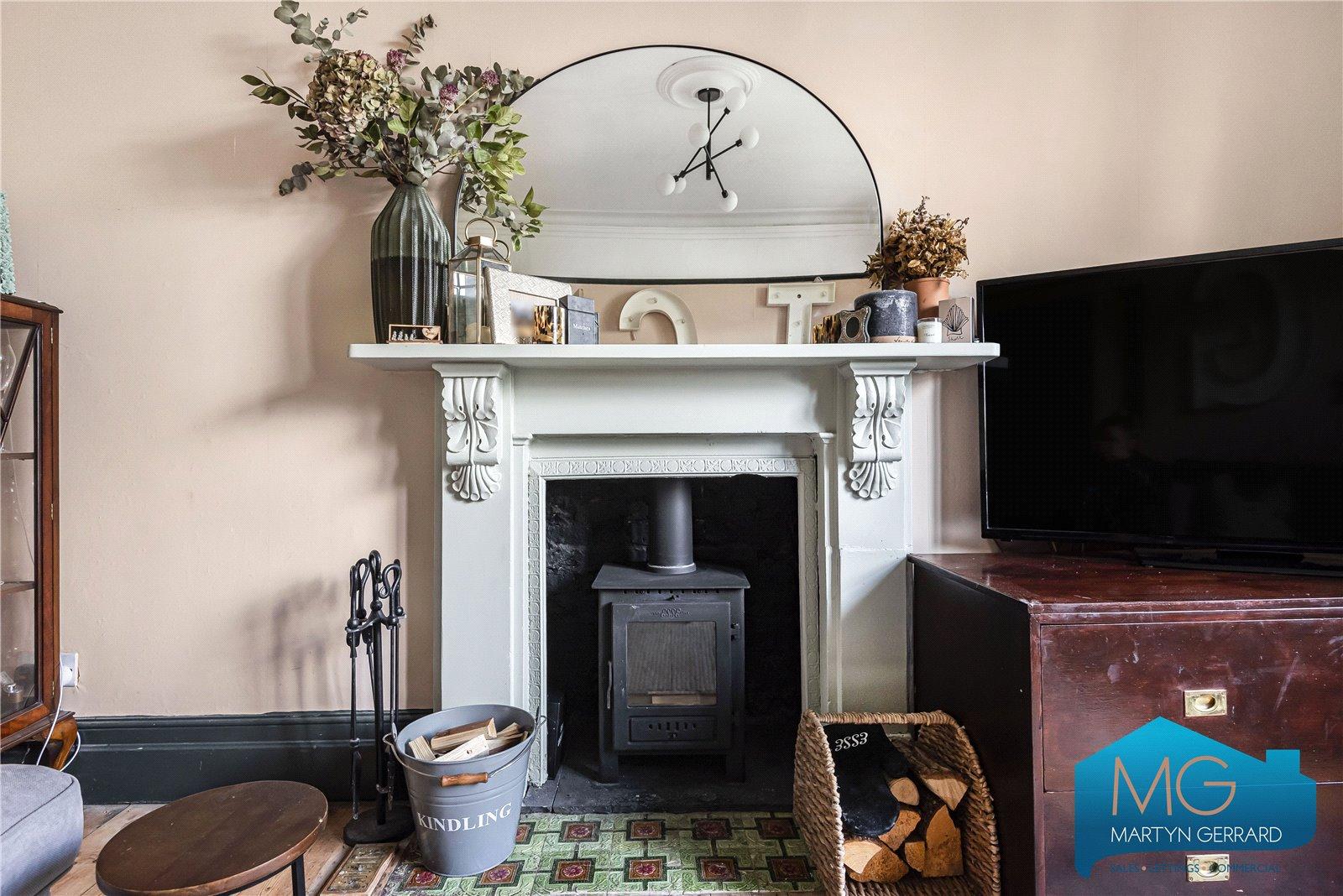 2 bedroom Terraced House for sale - Martyn Gerrard