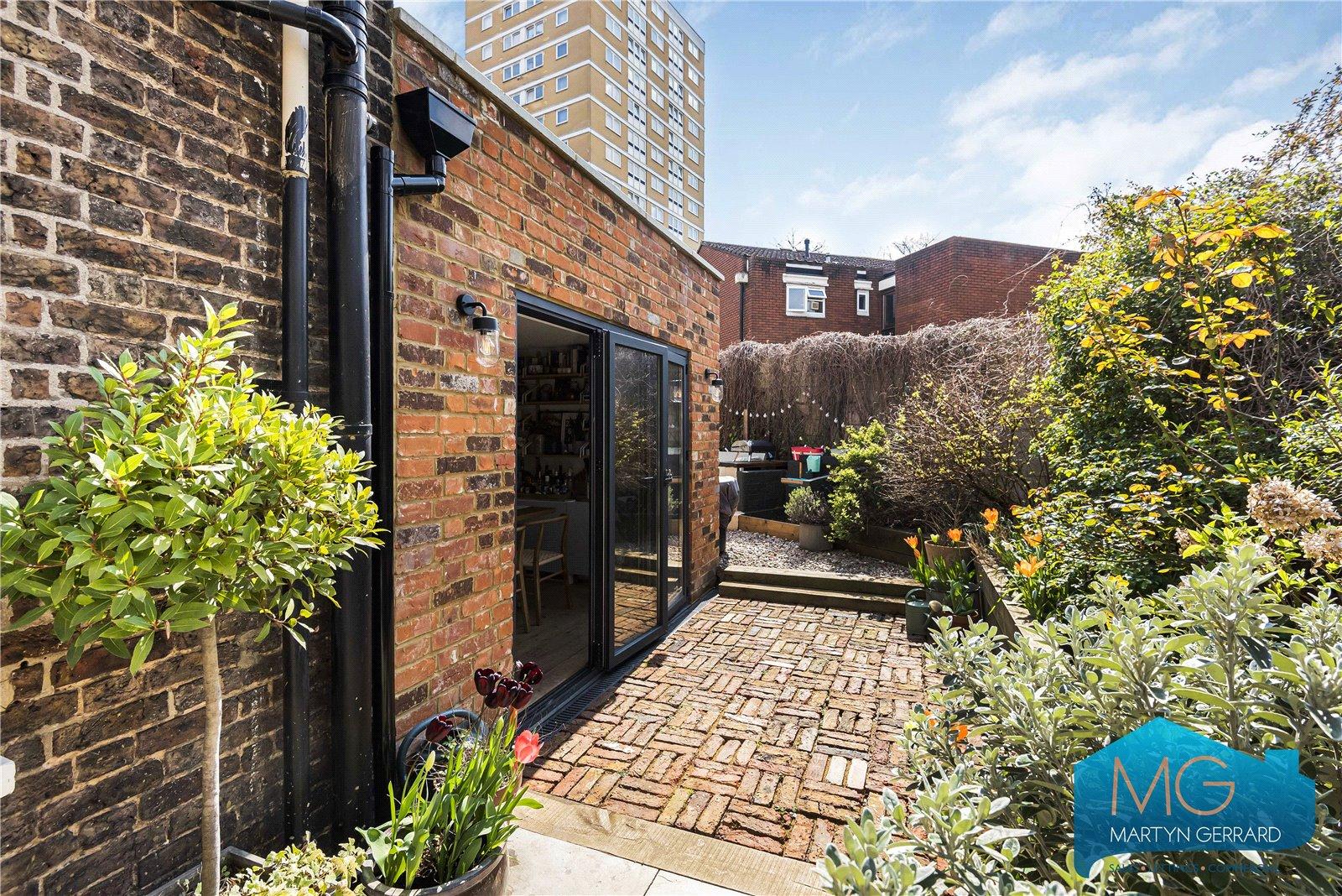 2 bedroom Terraced House for sale - Martyn Gerrard