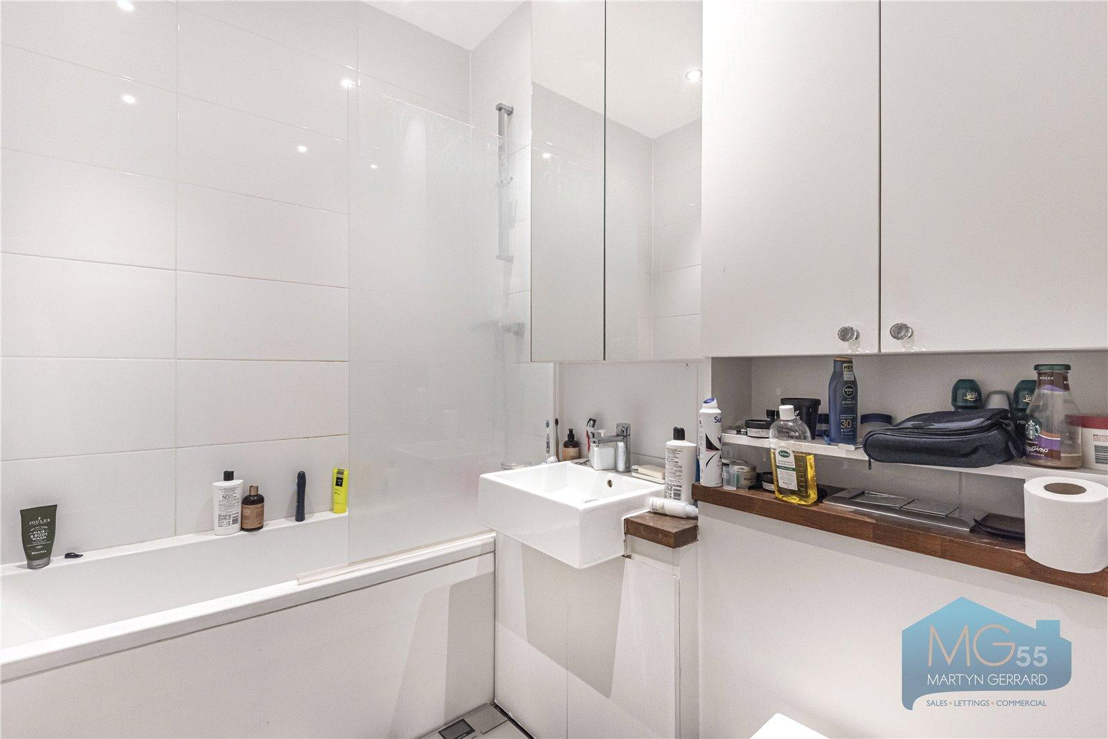 3 bedroom Apartment for sale - Martyn Gerrard
