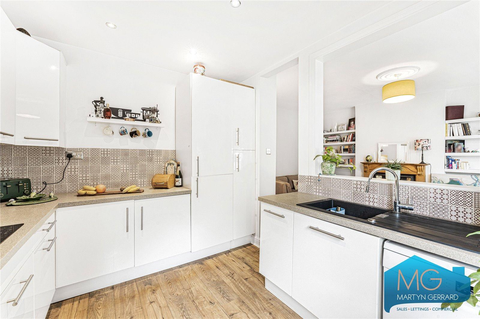 2 bedroom Apartment for sale - Martyn Gerrard