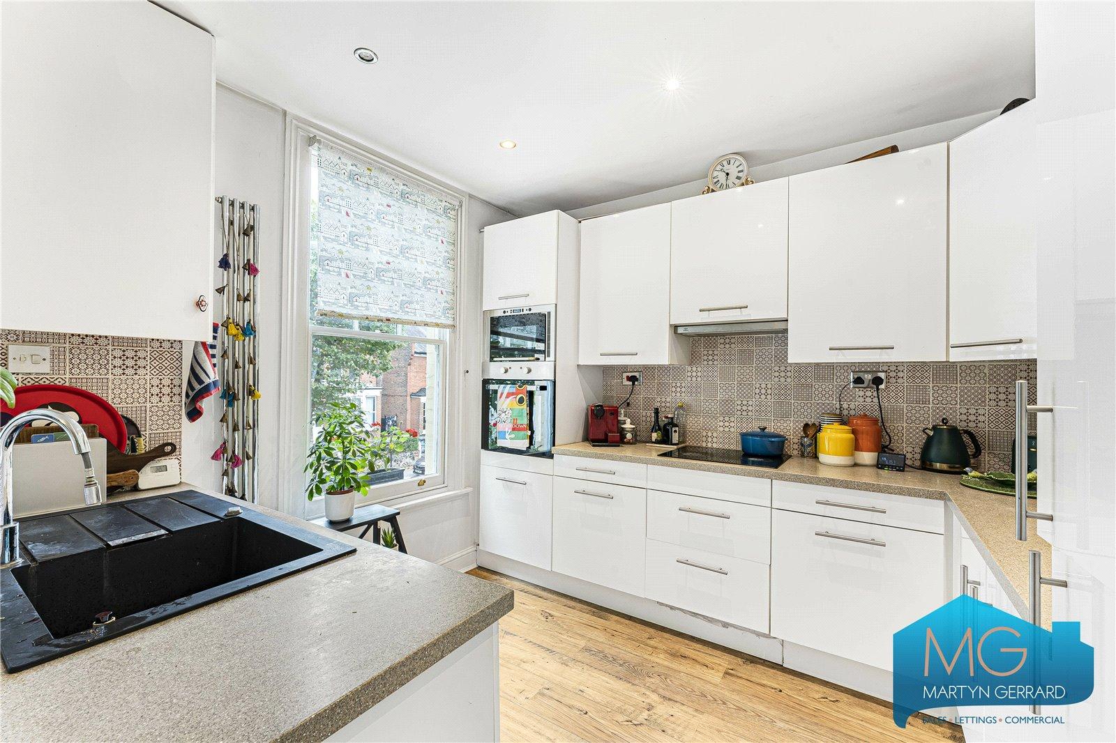 2 bedroom Apartment for sale - Martyn Gerrard