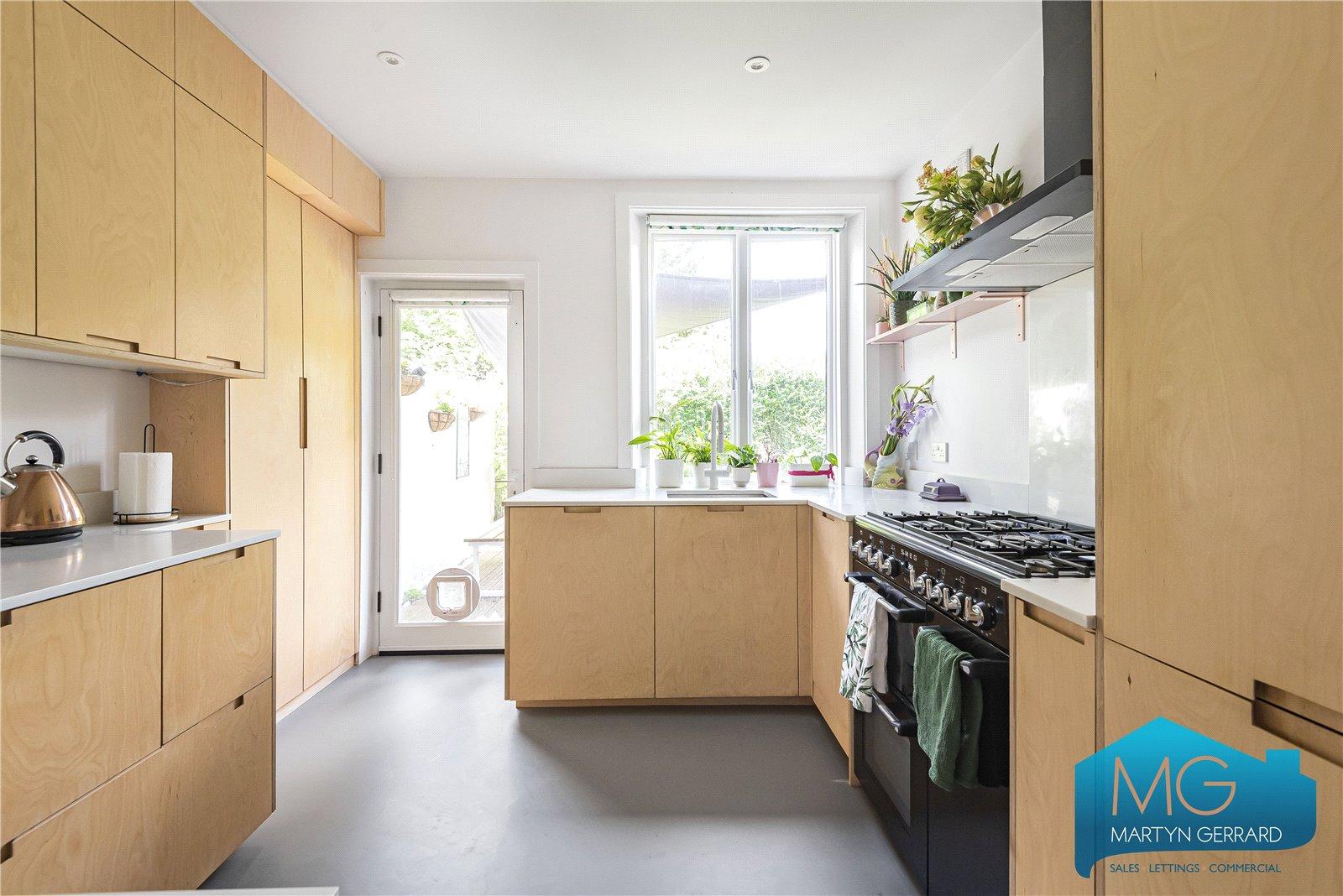 2 bedroom Apartment for sale - Martyn Gerrard