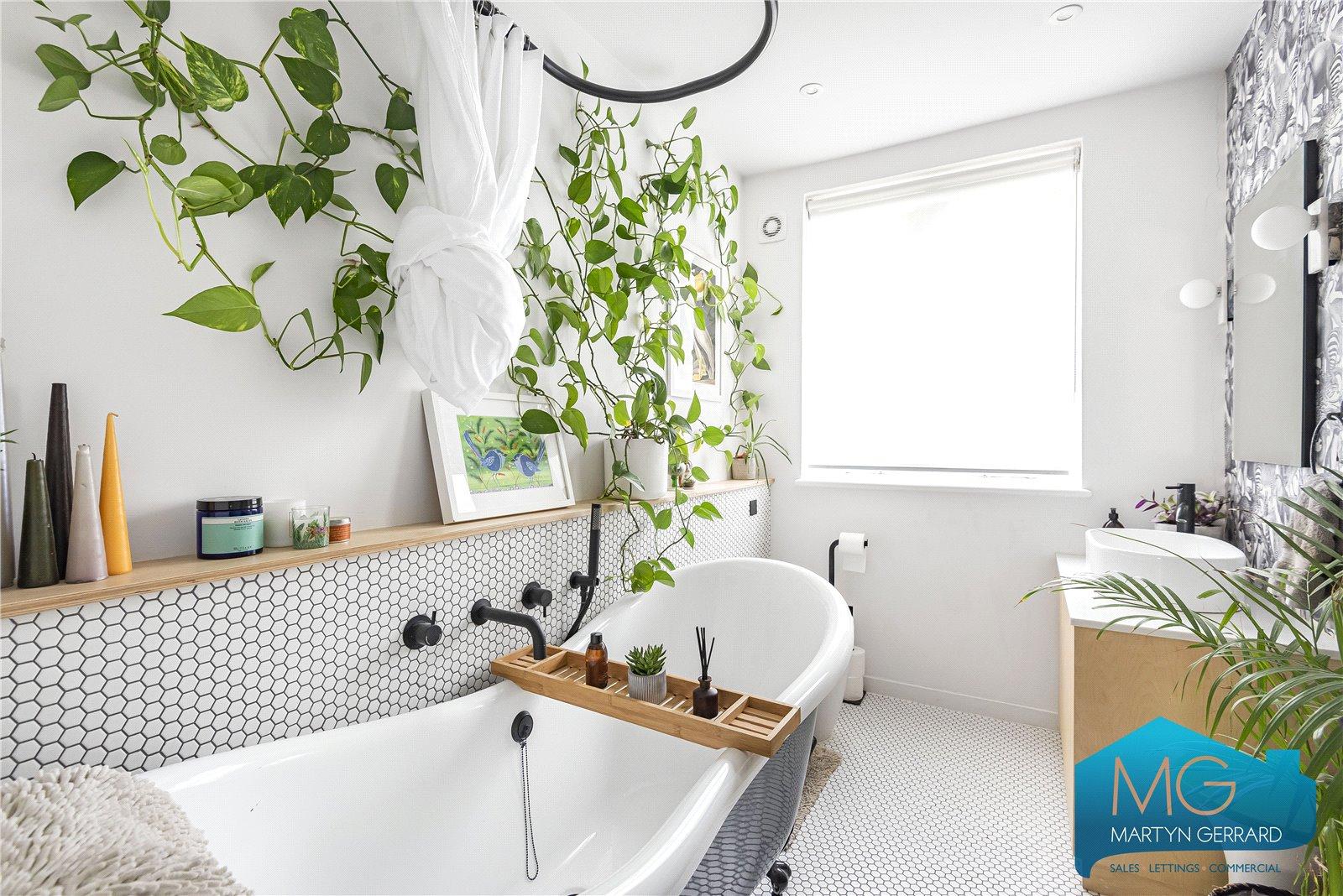 2 bedroom Apartment for sale - Martyn Gerrard