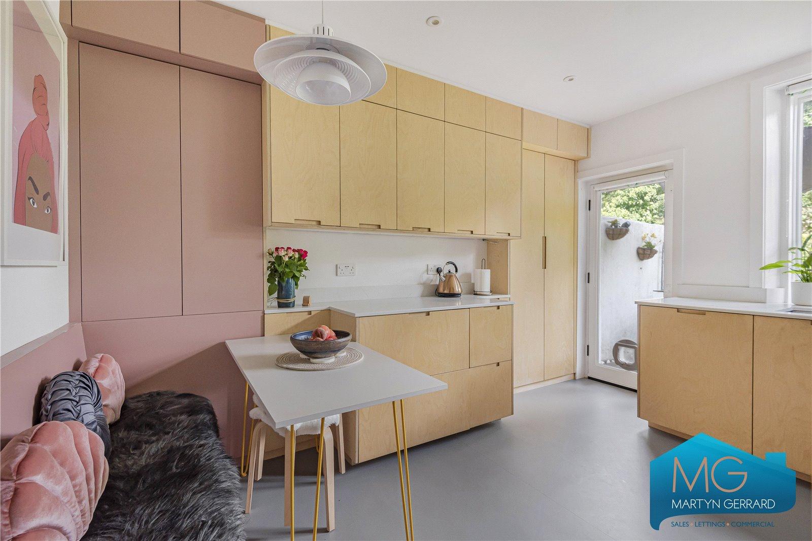 2 bedroom Apartment for sale - Martyn Gerrard