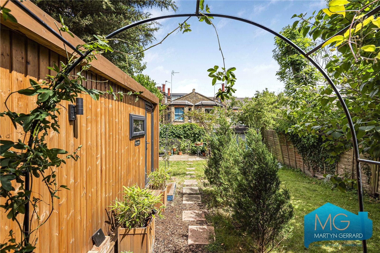 2 bedroom Apartment for sale - Martyn Gerrard