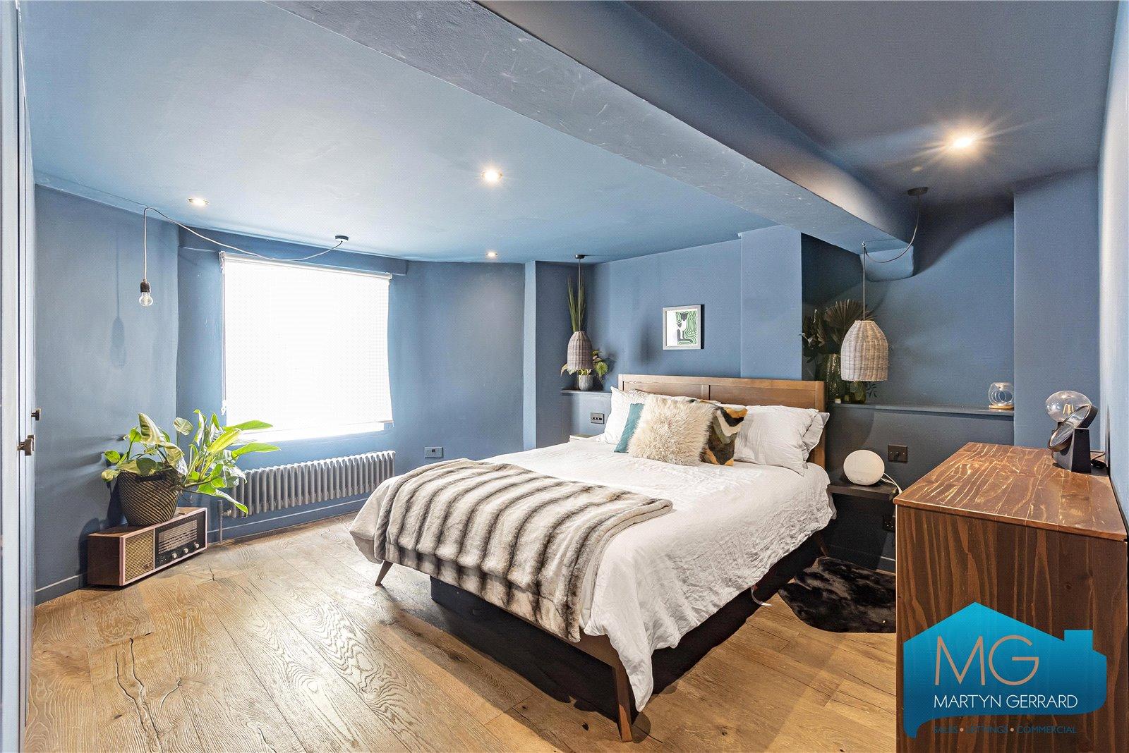 2 bedroom Apartment for sale - Martyn Gerrard