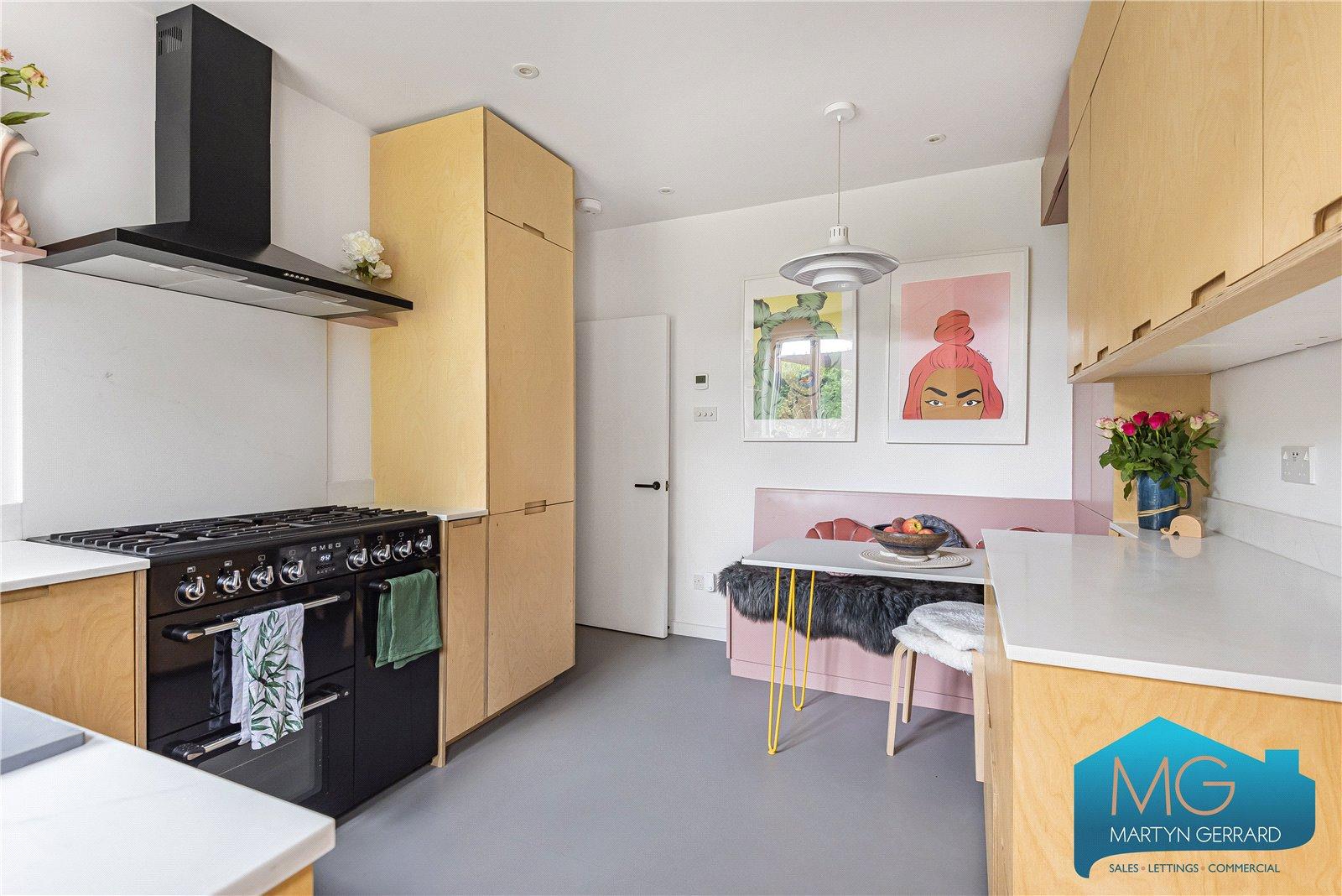 2 bedroom Apartment for sale - Martyn Gerrard