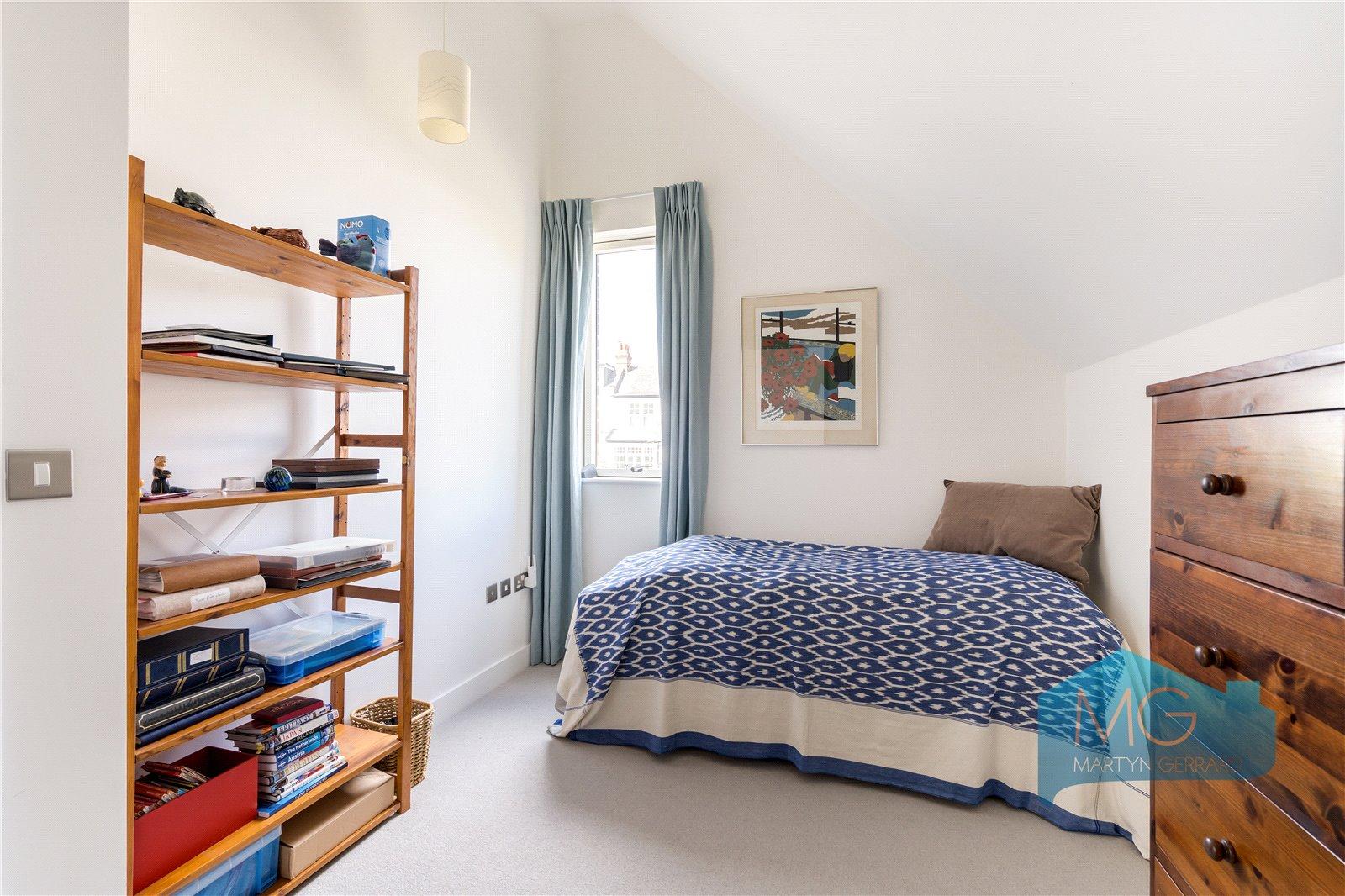 3 bedroom End of Terrace House for sale - Martyn Gerrard