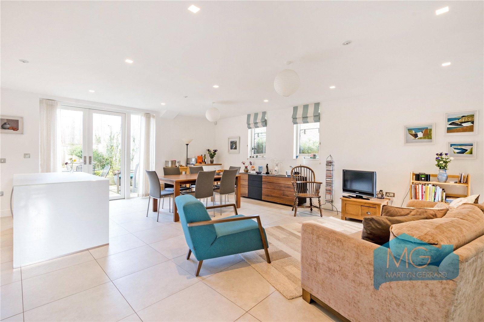 3 bedroom End of Terrace House for sale - Martyn Gerrard