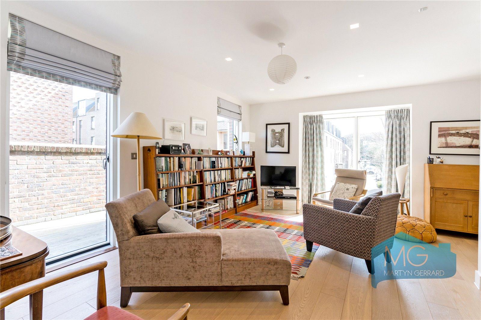 3 bedroom End of Terrace House for sale - Martyn Gerrard