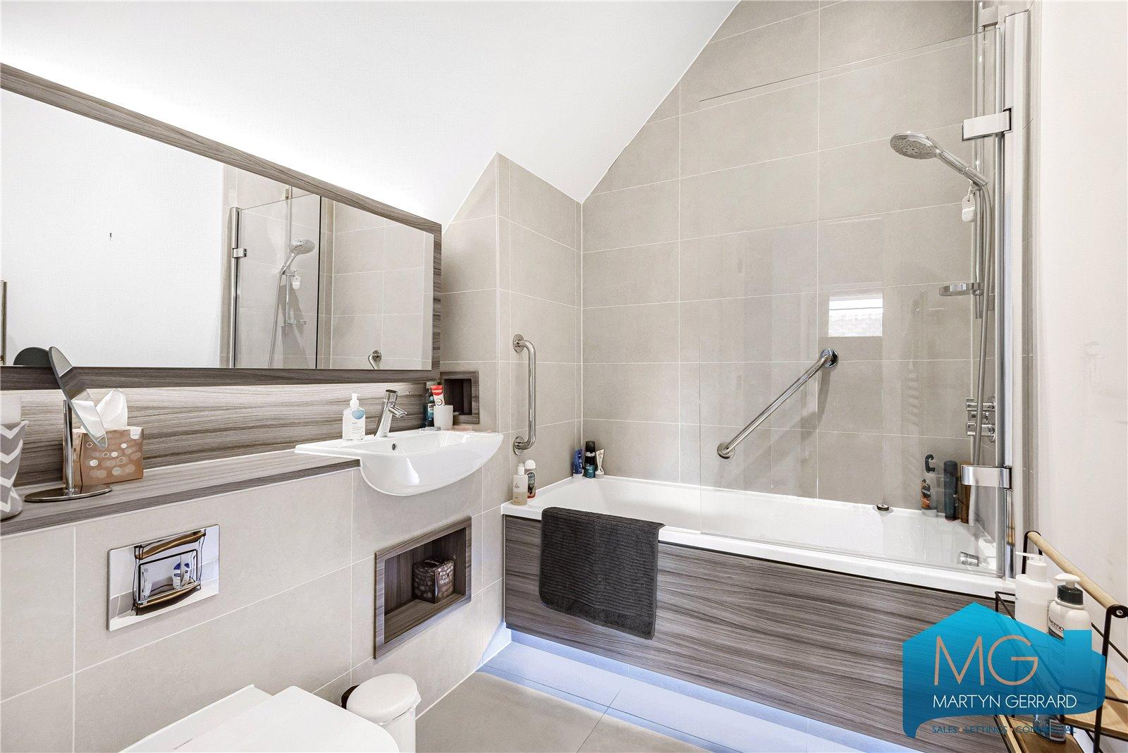 3 bedroom End of Terrace House for sale - Martyn Gerrard