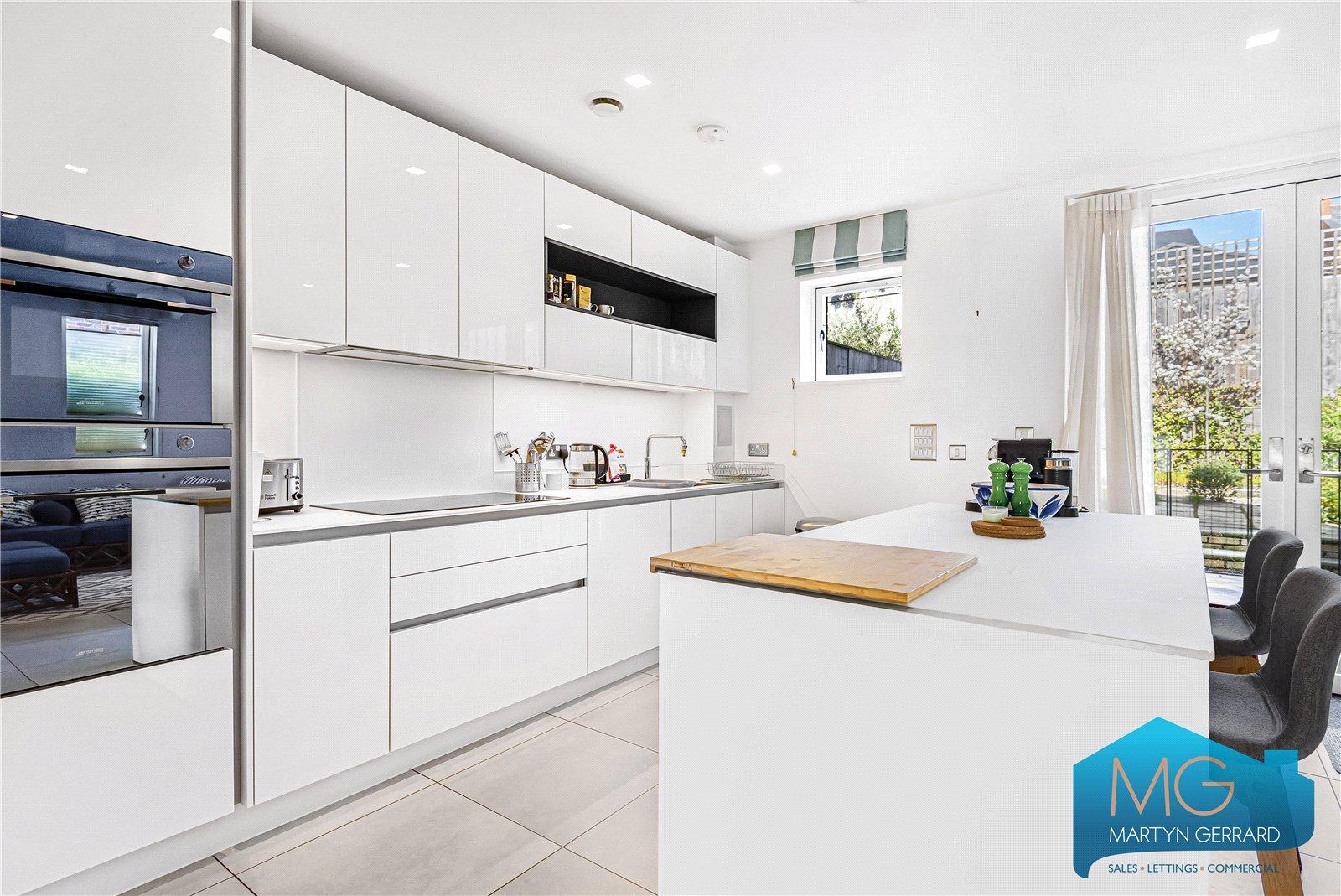 3 bedroom End of Terrace House for sale - Martyn Gerrard