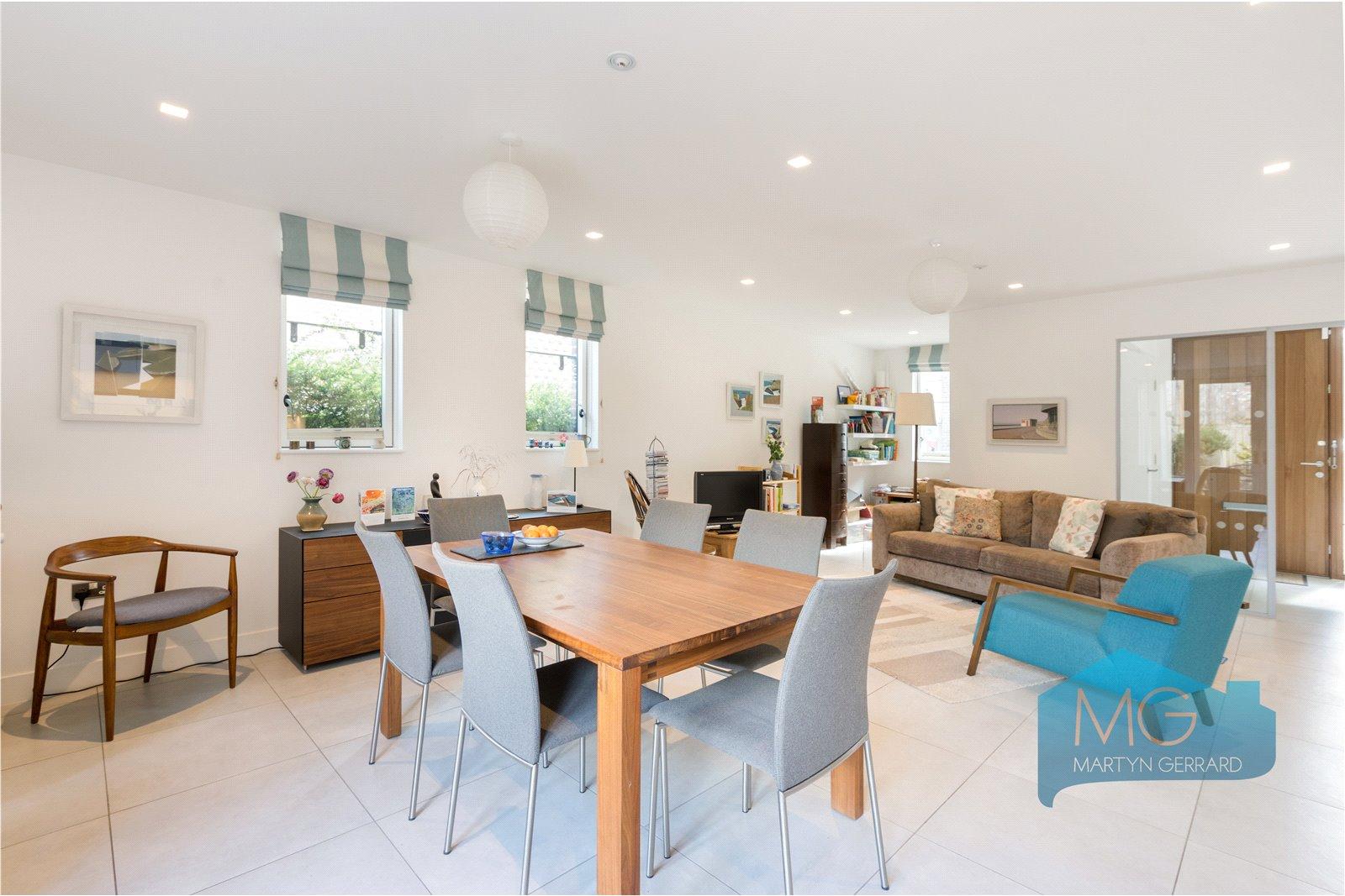 3 bedroom End of Terrace House for sale - Martyn Gerrard