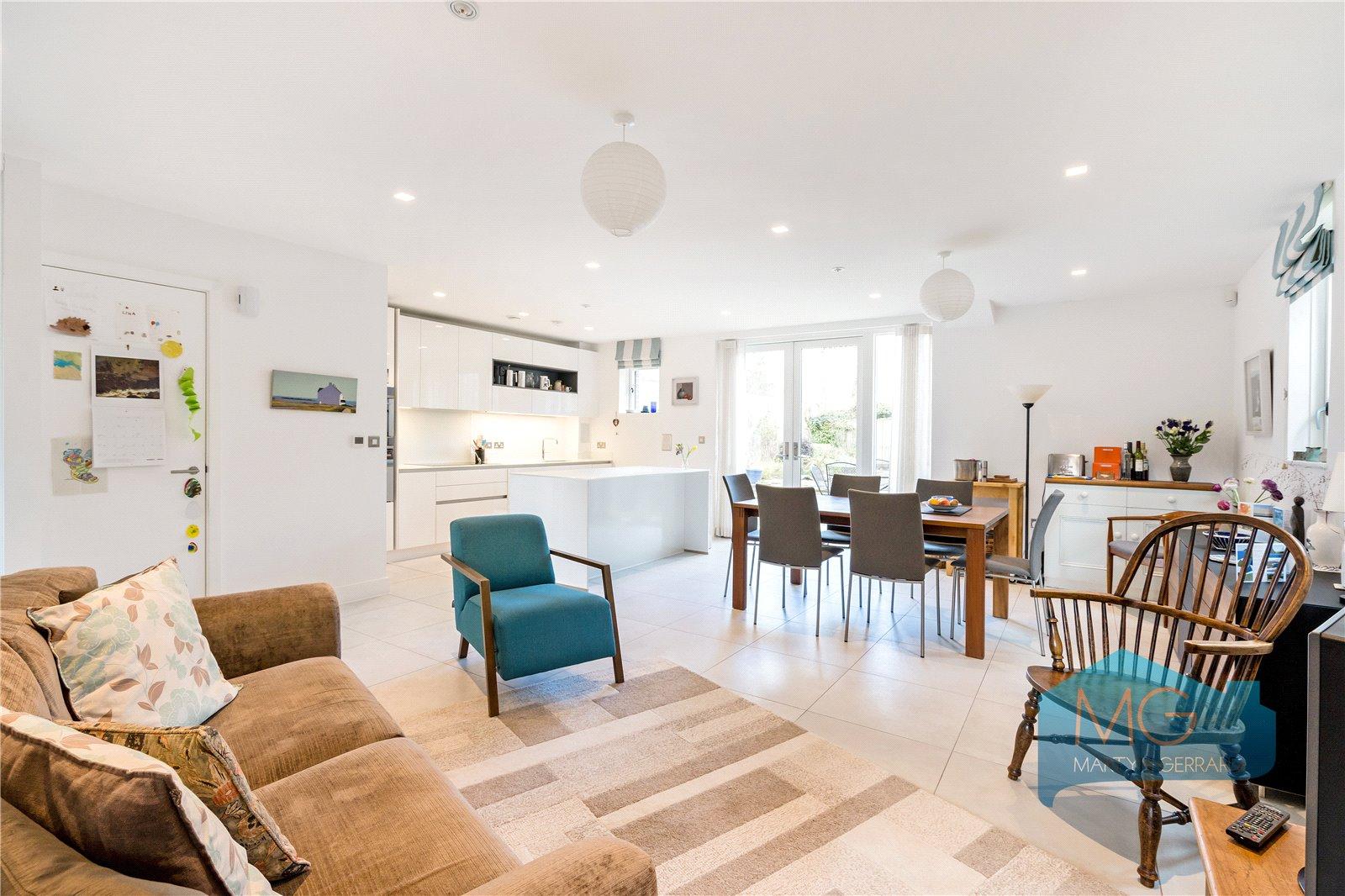 3 bedroom End of Terrace House for sale - Martyn Gerrard