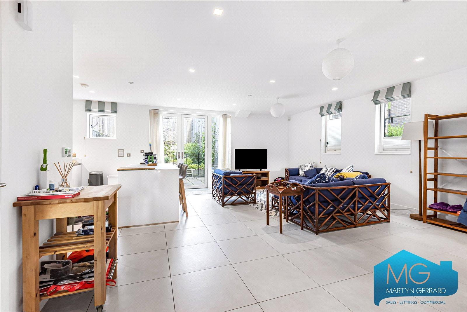 3 bedroom End of Terrace House for sale - Martyn Gerrard