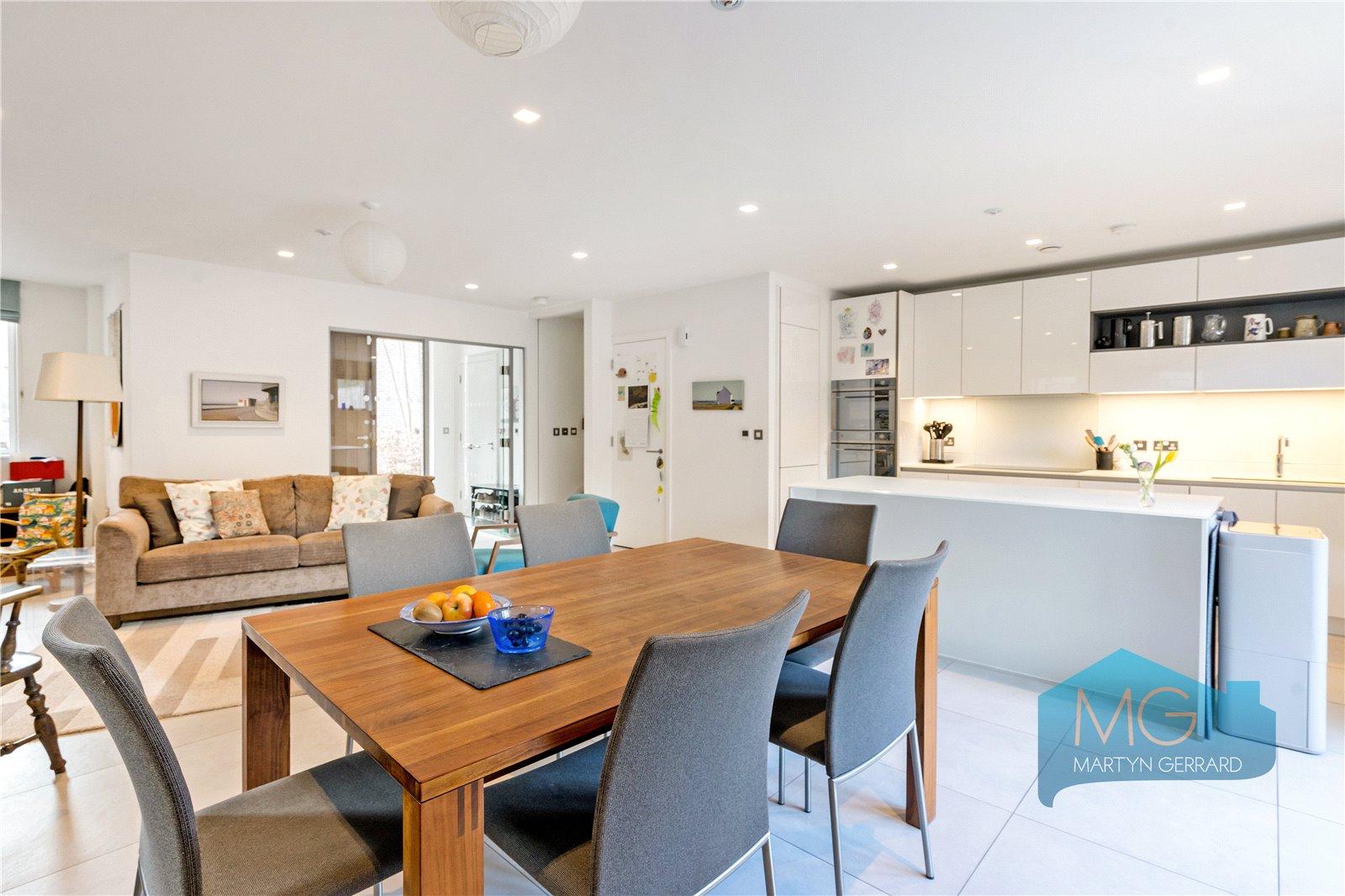 3 bedroom End of Terrace House for sale - Martyn Gerrard