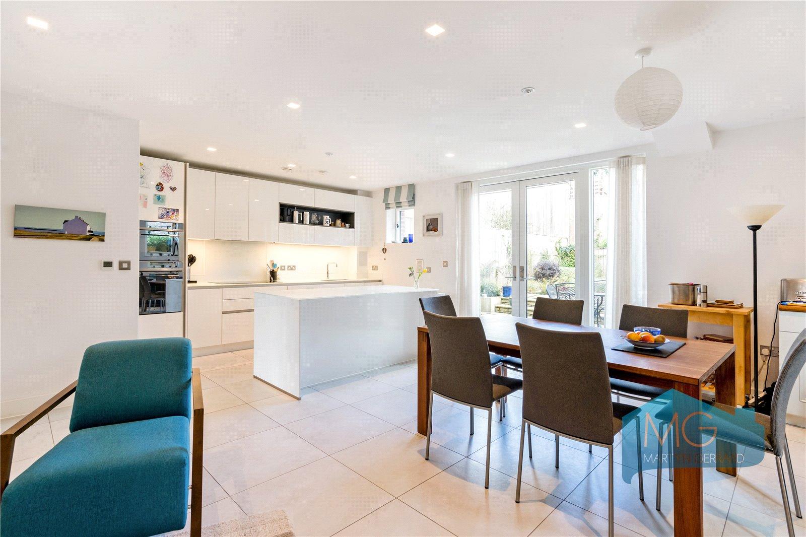 3 bedroom End of Terrace House for sale - Martyn Gerrard