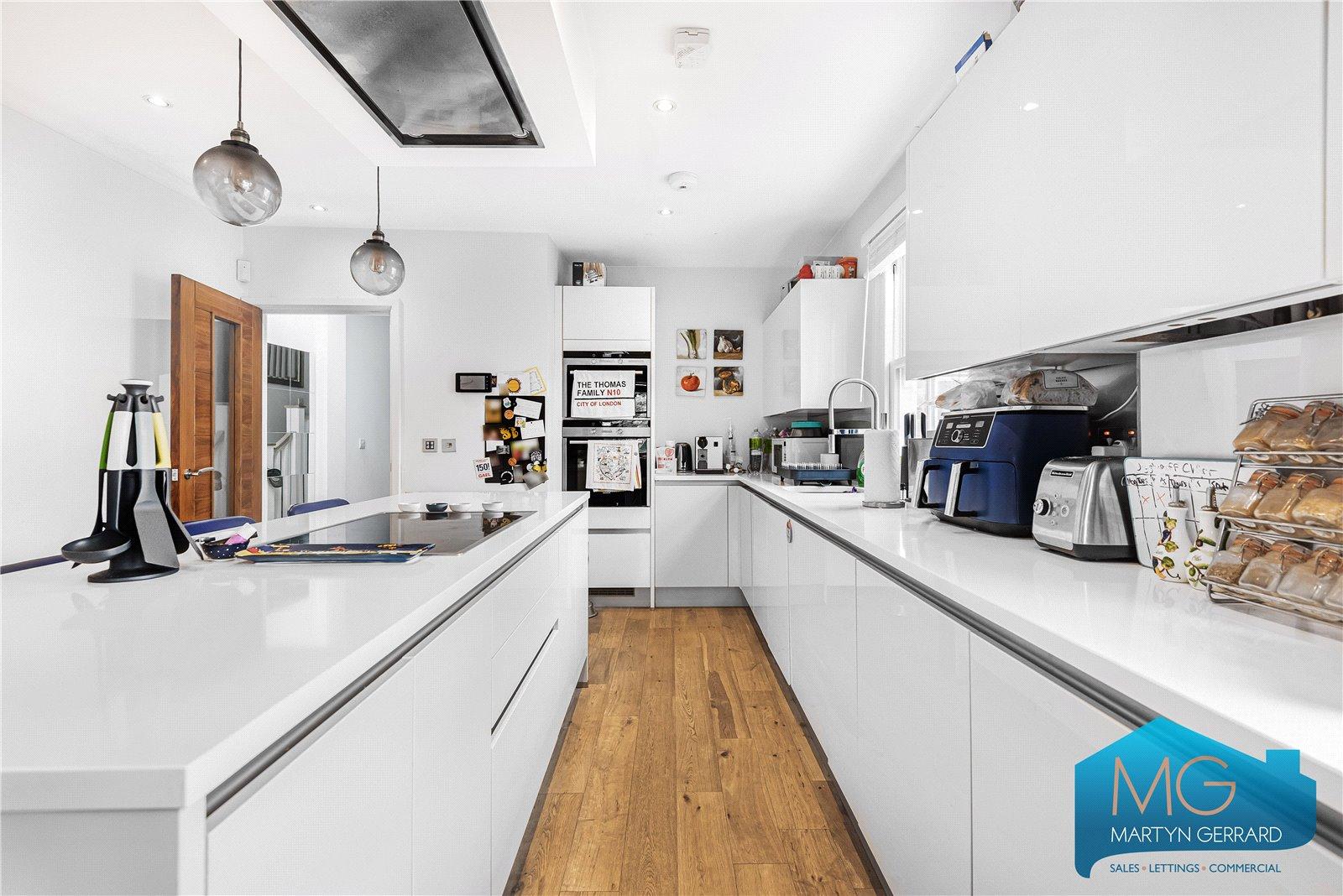 3 bedroom Apartment for sale - Martyn Gerrard