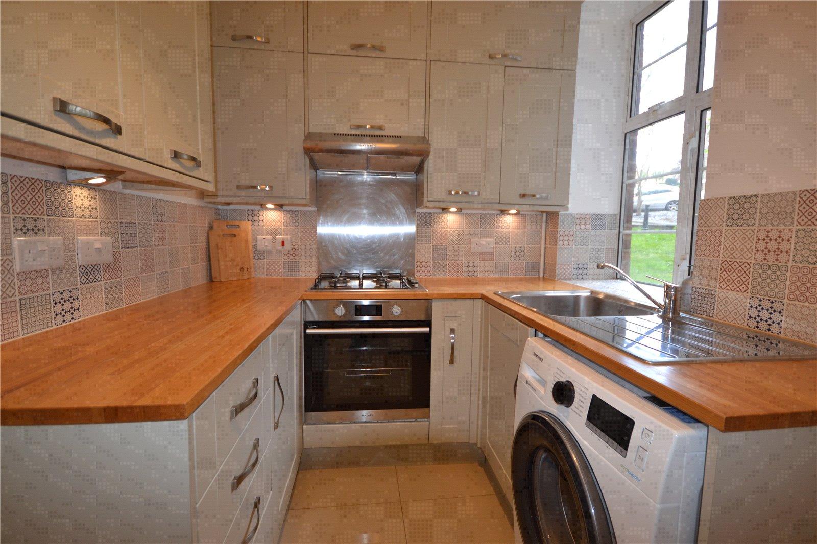 2 bedroom Ground Floor Flat to rent - Martyn Gerrard