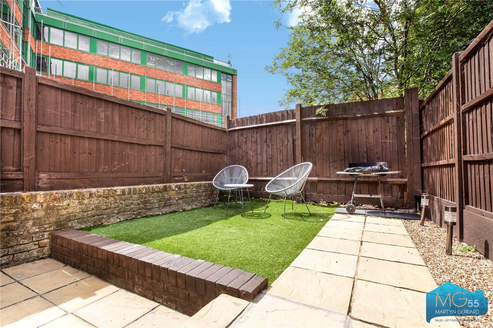 3 bedroom End of Terrace House to rent - Martyn Gerrard