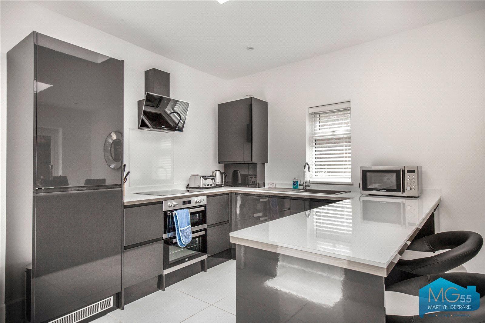 3 bedroom End of Terrace House to rent - Martyn Gerrard