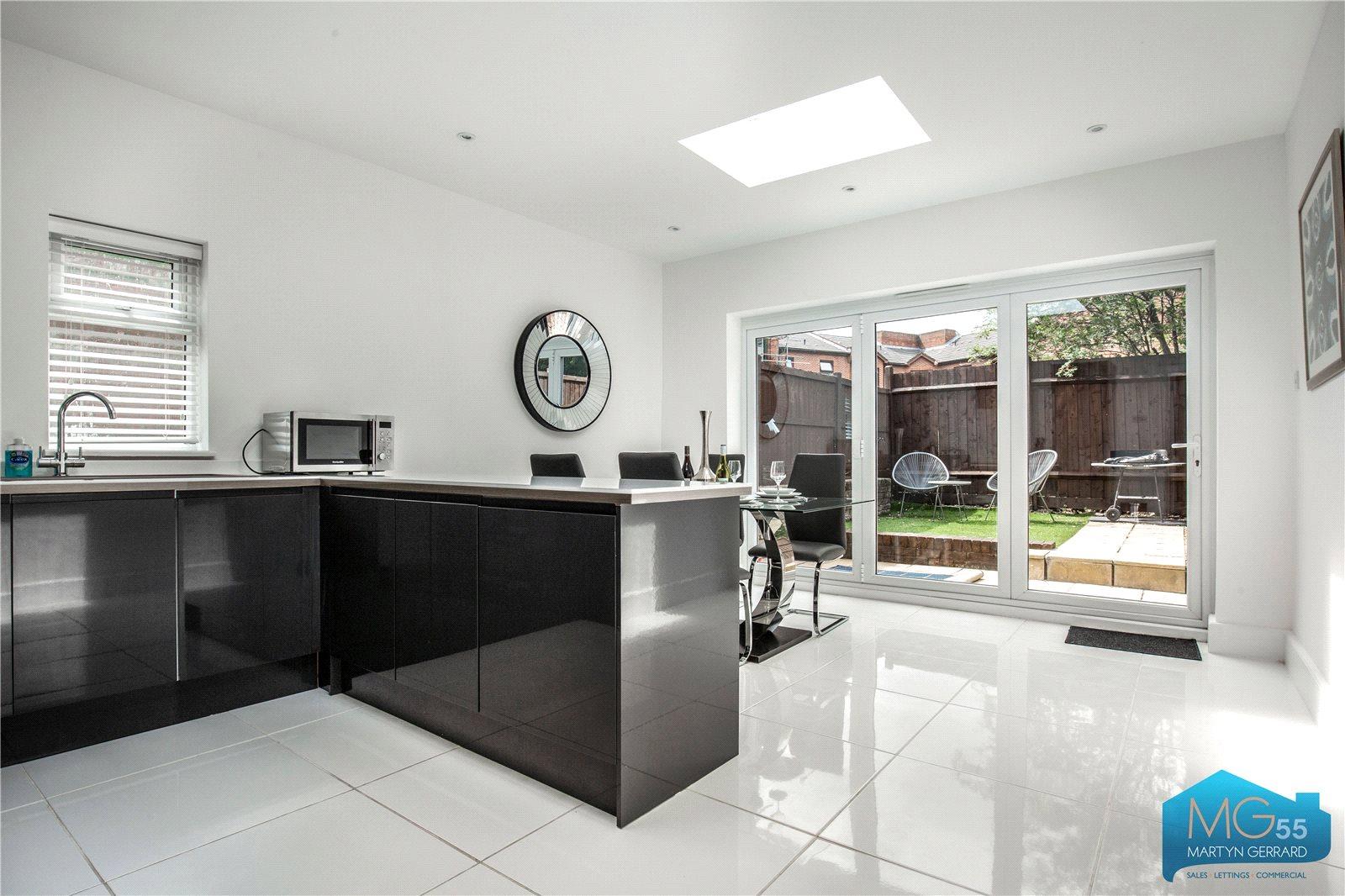 3 bedroom End of Terrace House to rent - Martyn Gerrard
