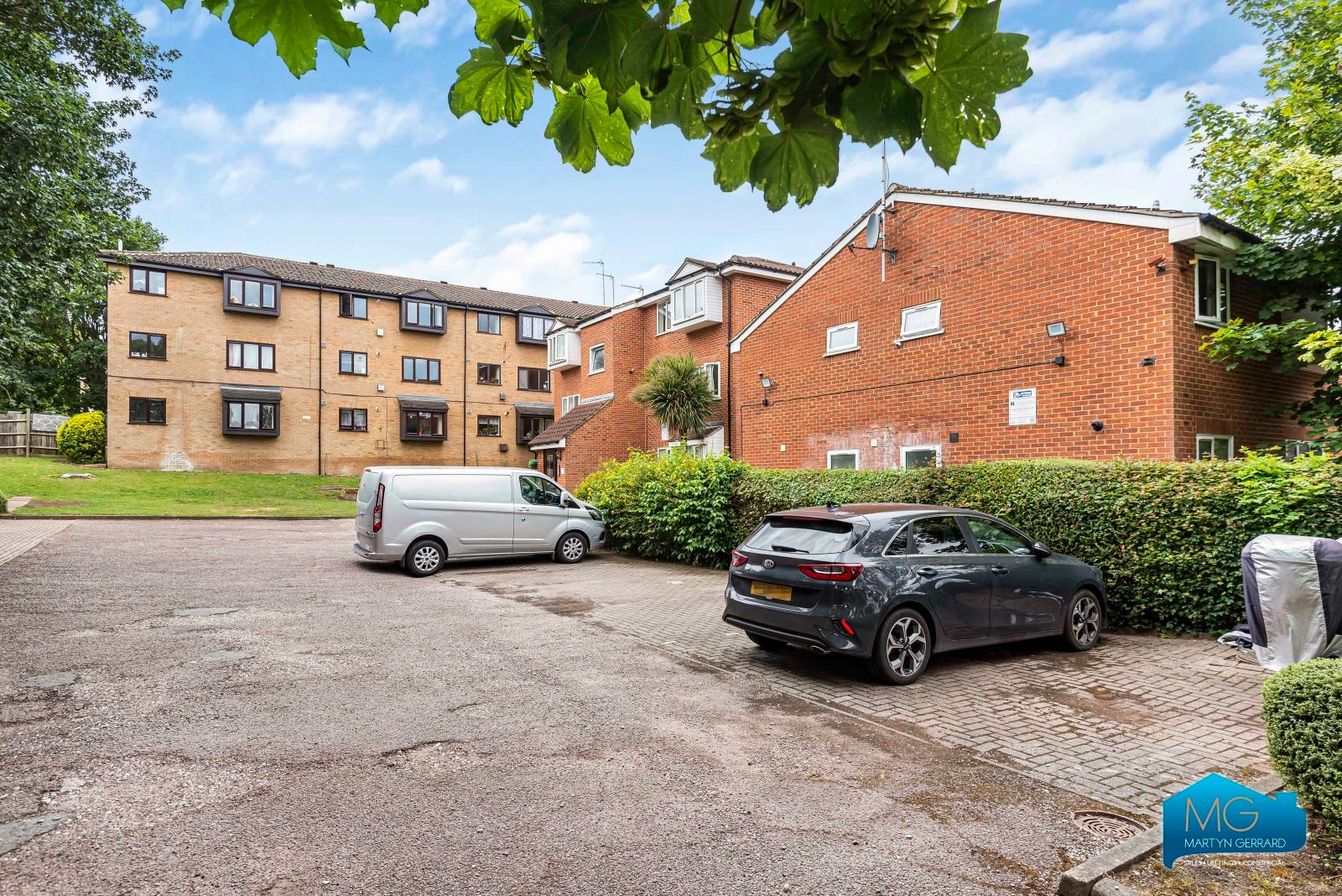 2 bedroom Apartment to rent - Martyn Gerrard