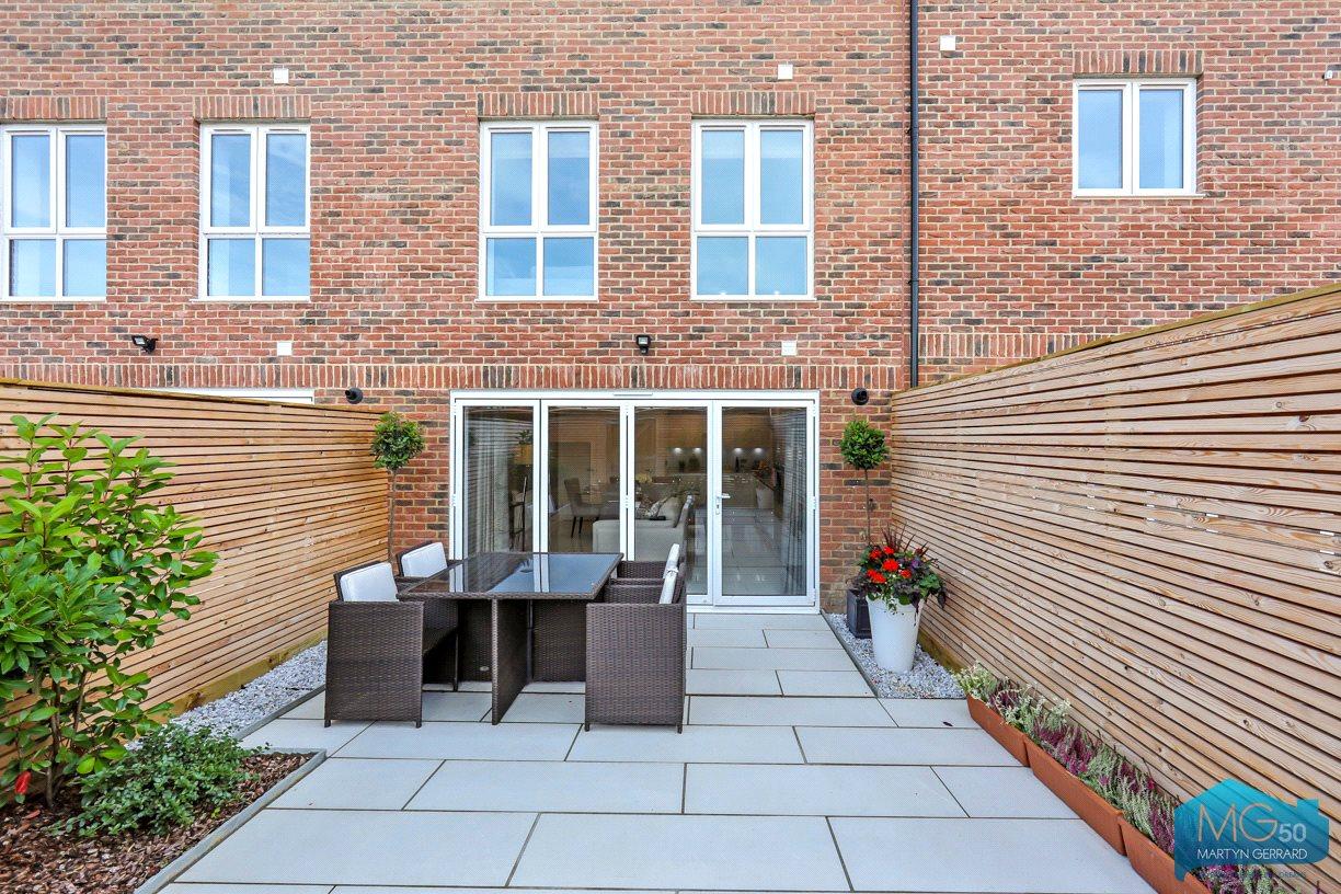 4 bedroom Terraced House to rent - Martyn Gerrard