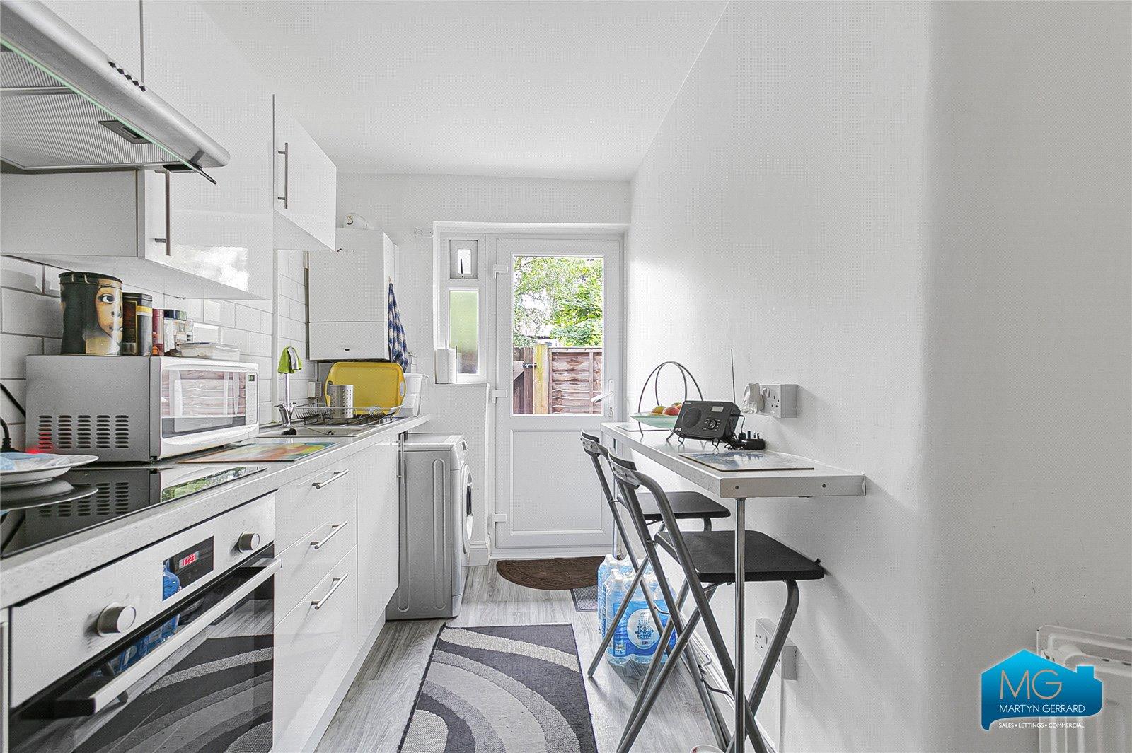 2 bedroom Ground Floor Flat to rent - Martyn Gerrard