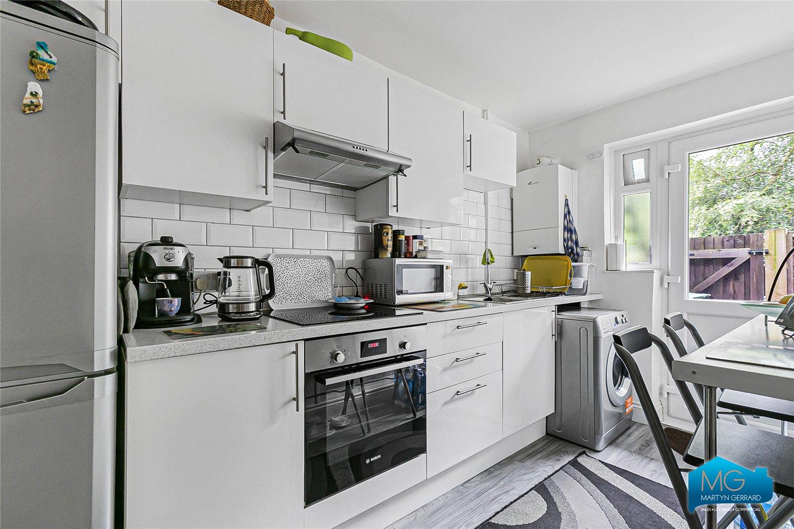 2 bedroom Ground Floor Flat to rent - Martyn Gerrard