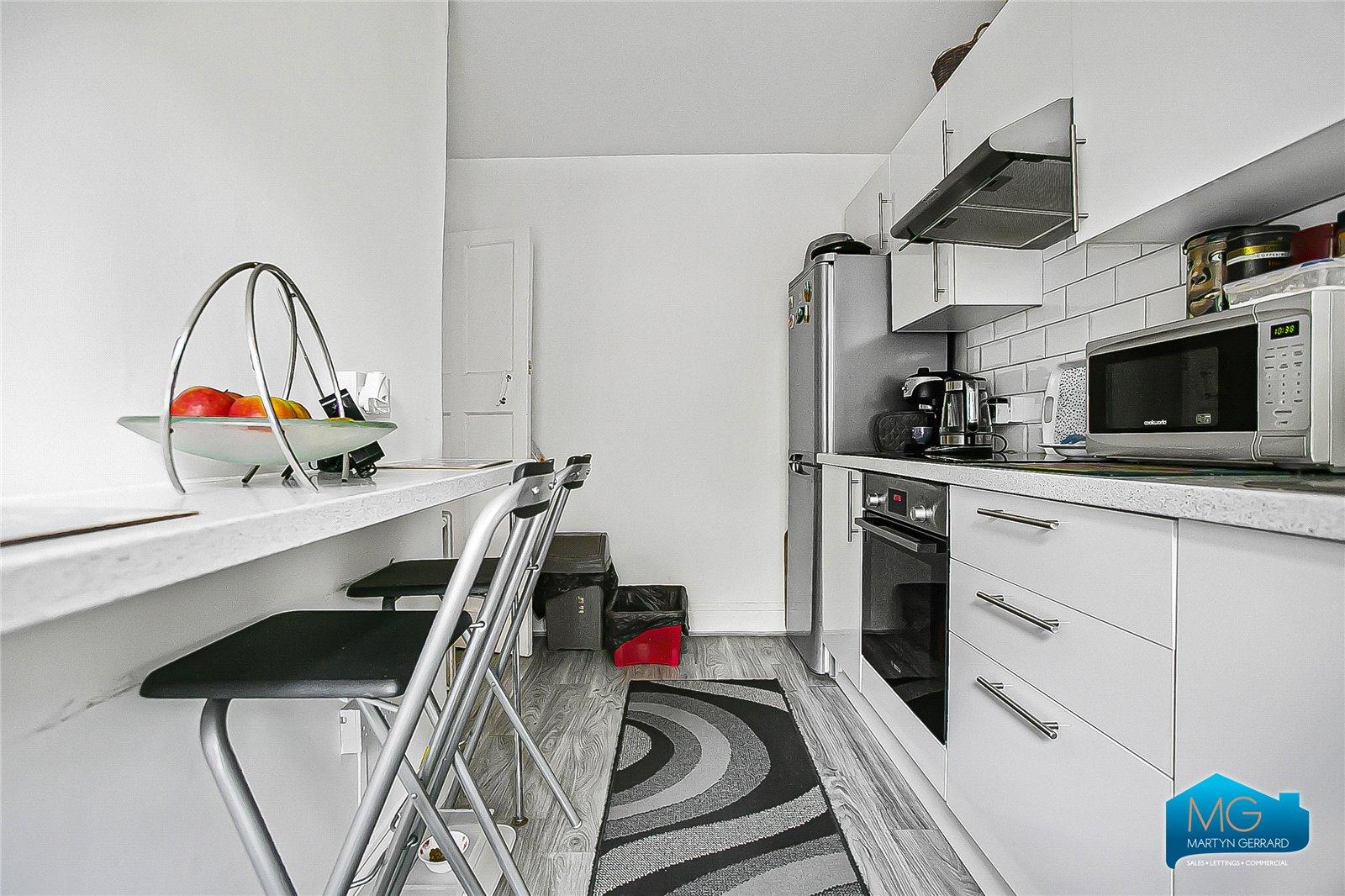 2 bedroom Ground Floor Flat to rent - Martyn Gerrard