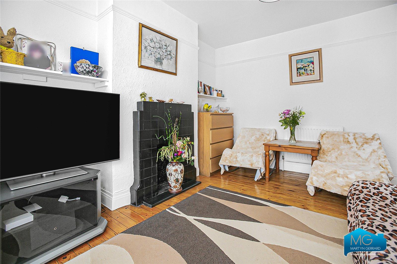 2 bedroom Ground Floor Flat to rent - Martyn Gerrard