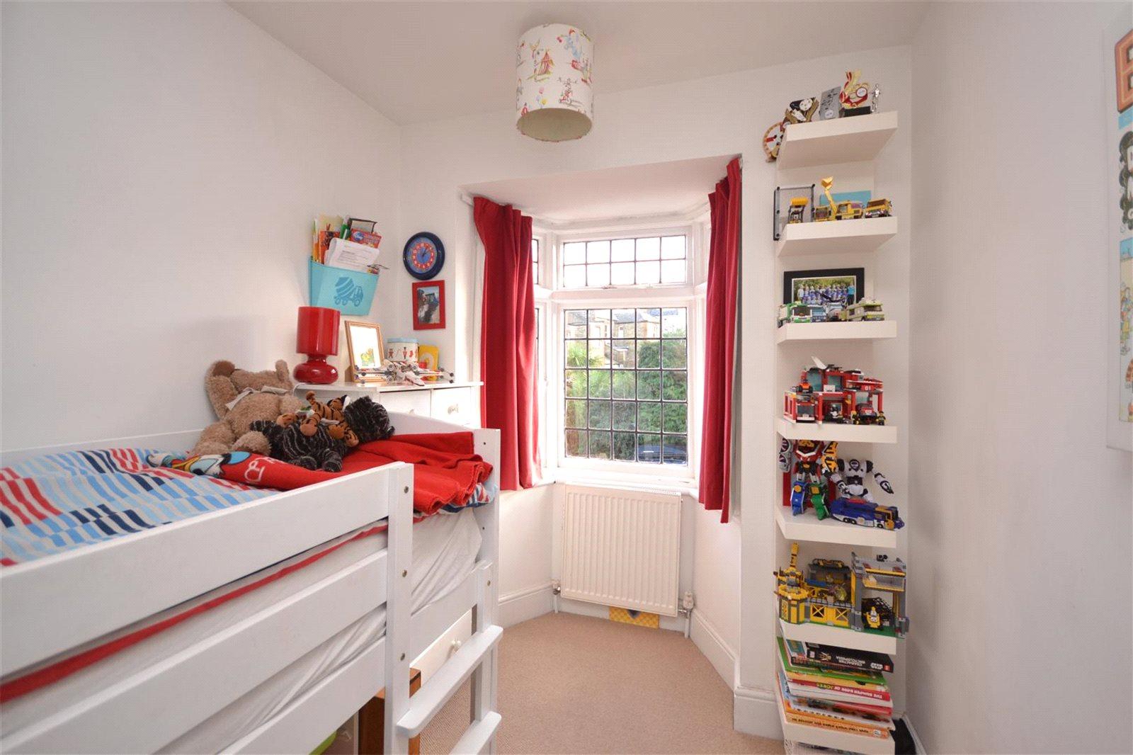 3 bedroom Semi-Detached House to rent - Martyn Gerrard