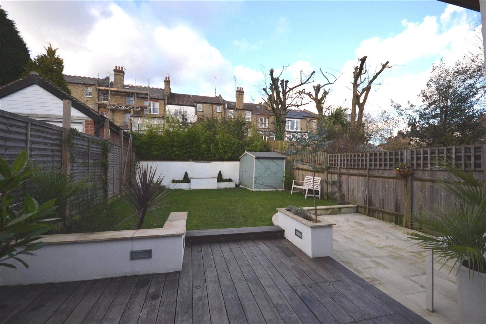 3 bedroom Semi-Detached House to rent - Martyn Gerrard
