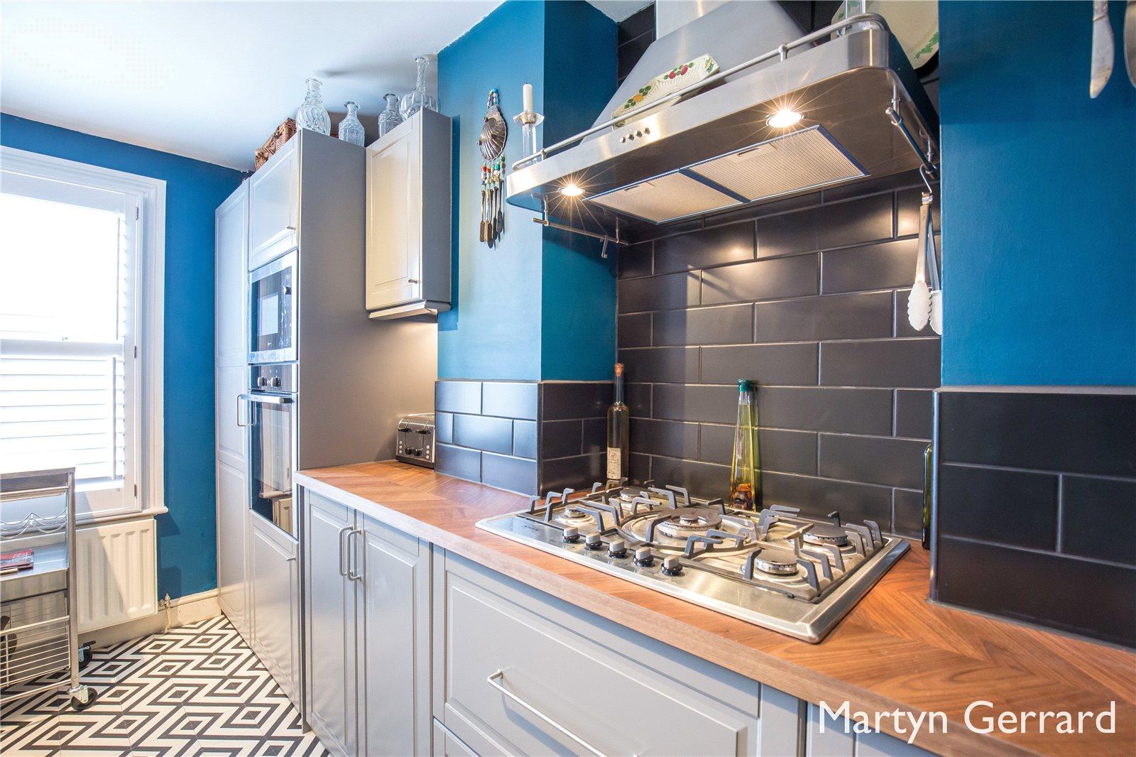 2 bedroom Apartment to rent - Martyn Gerrard
