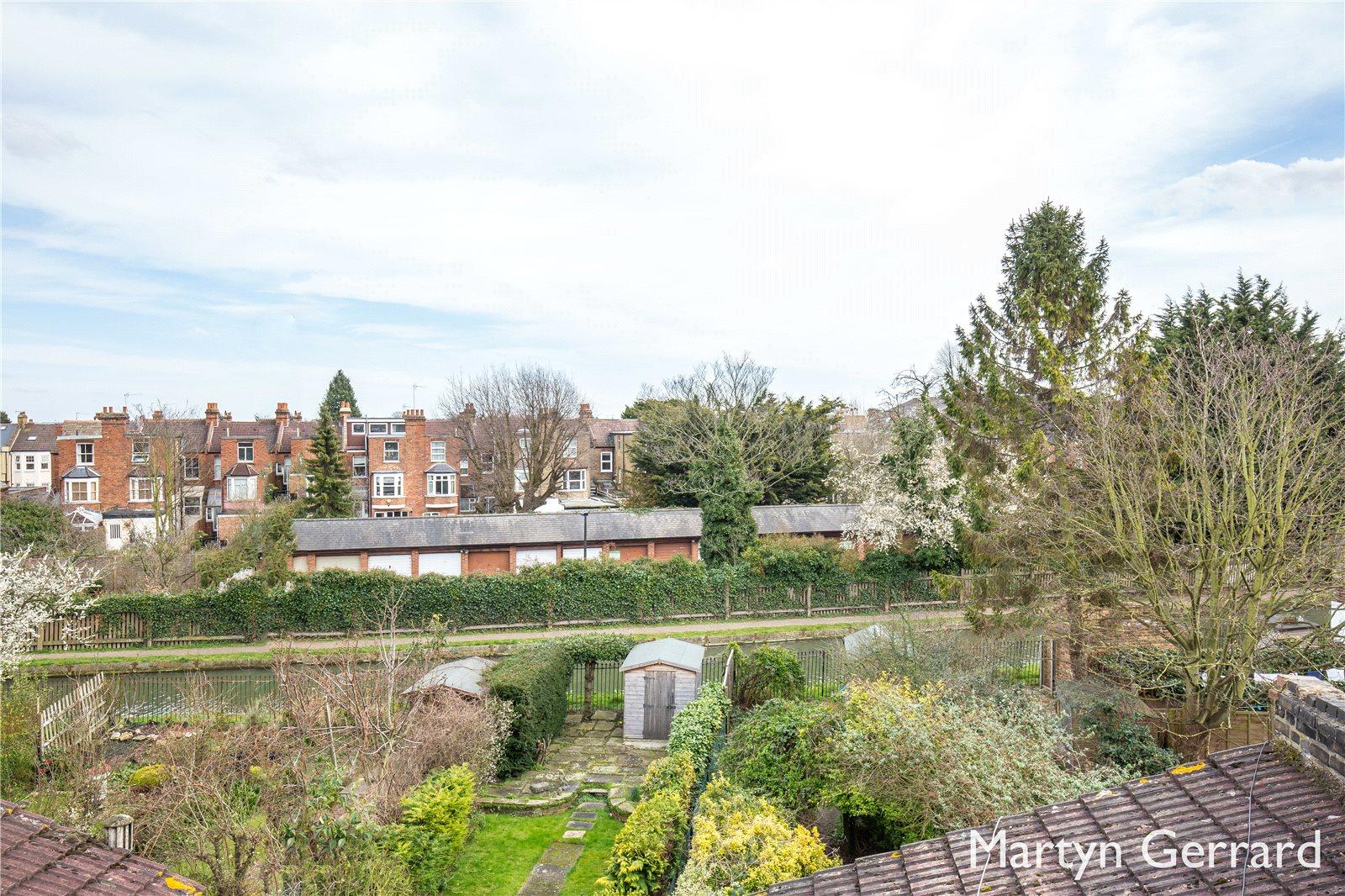 2 bedroom Apartment to rent - Martyn Gerrard