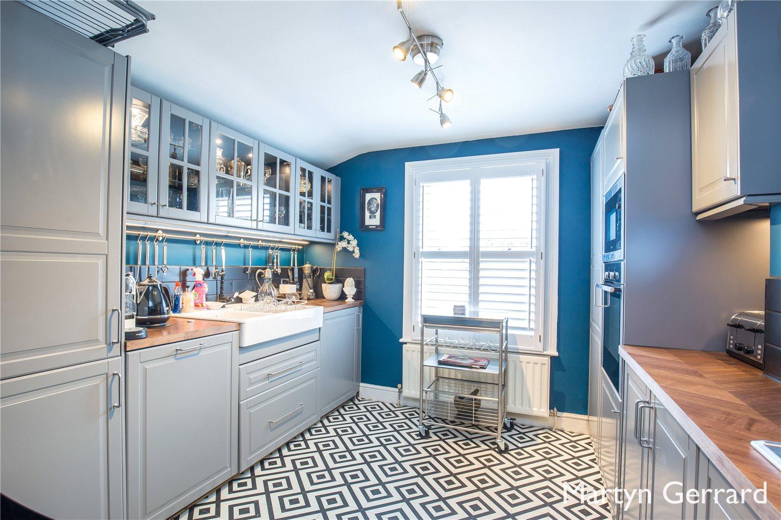 2 bedroom Apartment to rent - Martyn Gerrard