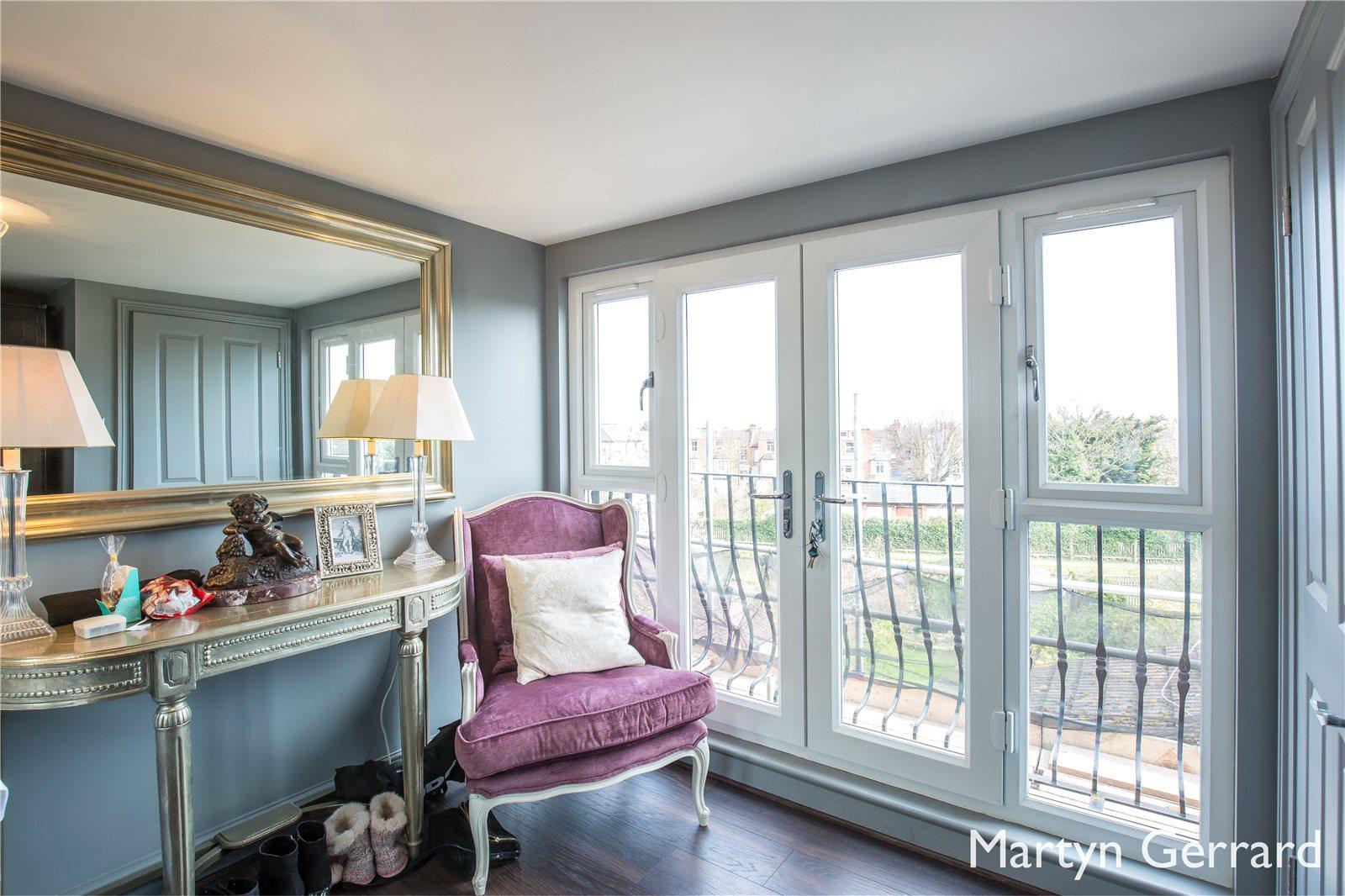 2 bedroom Apartment to rent - Martyn Gerrard