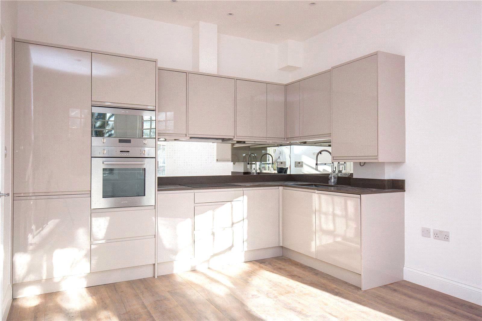 2 bedroom Apartment to rent - Martyn Gerrard