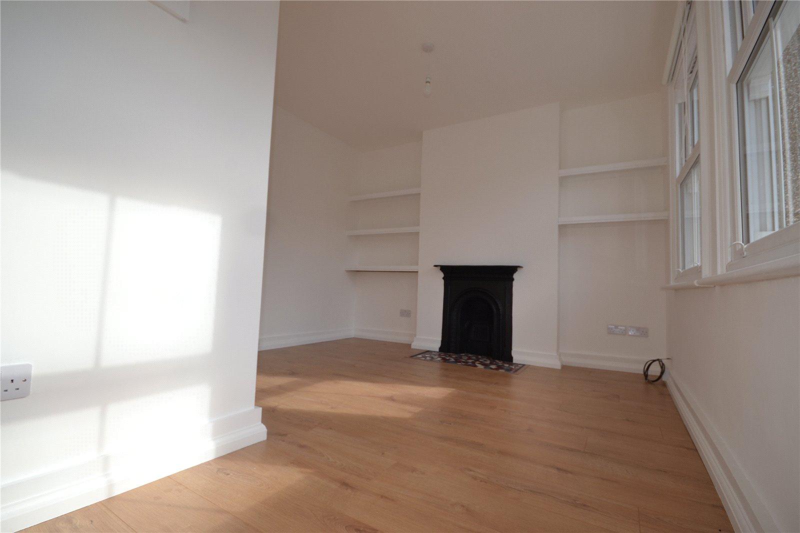 2 bedroom Apartment to rent - Martyn Gerrard