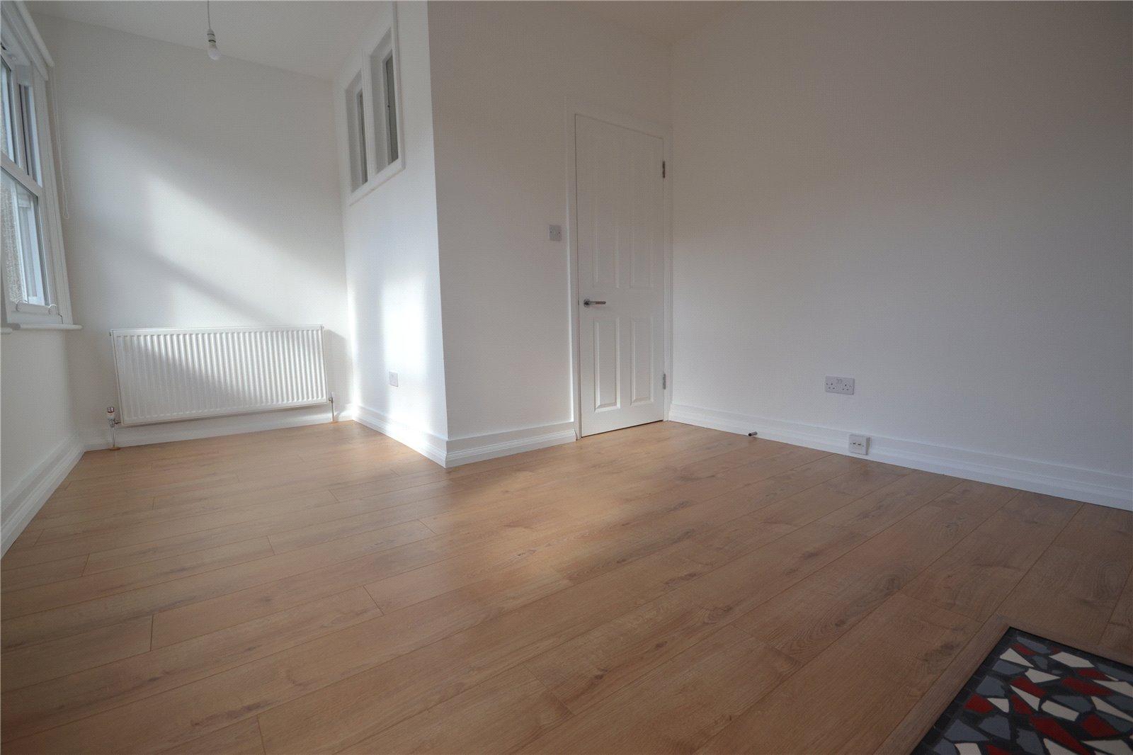 2 bedroom Apartment to rent - Martyn Gerrard