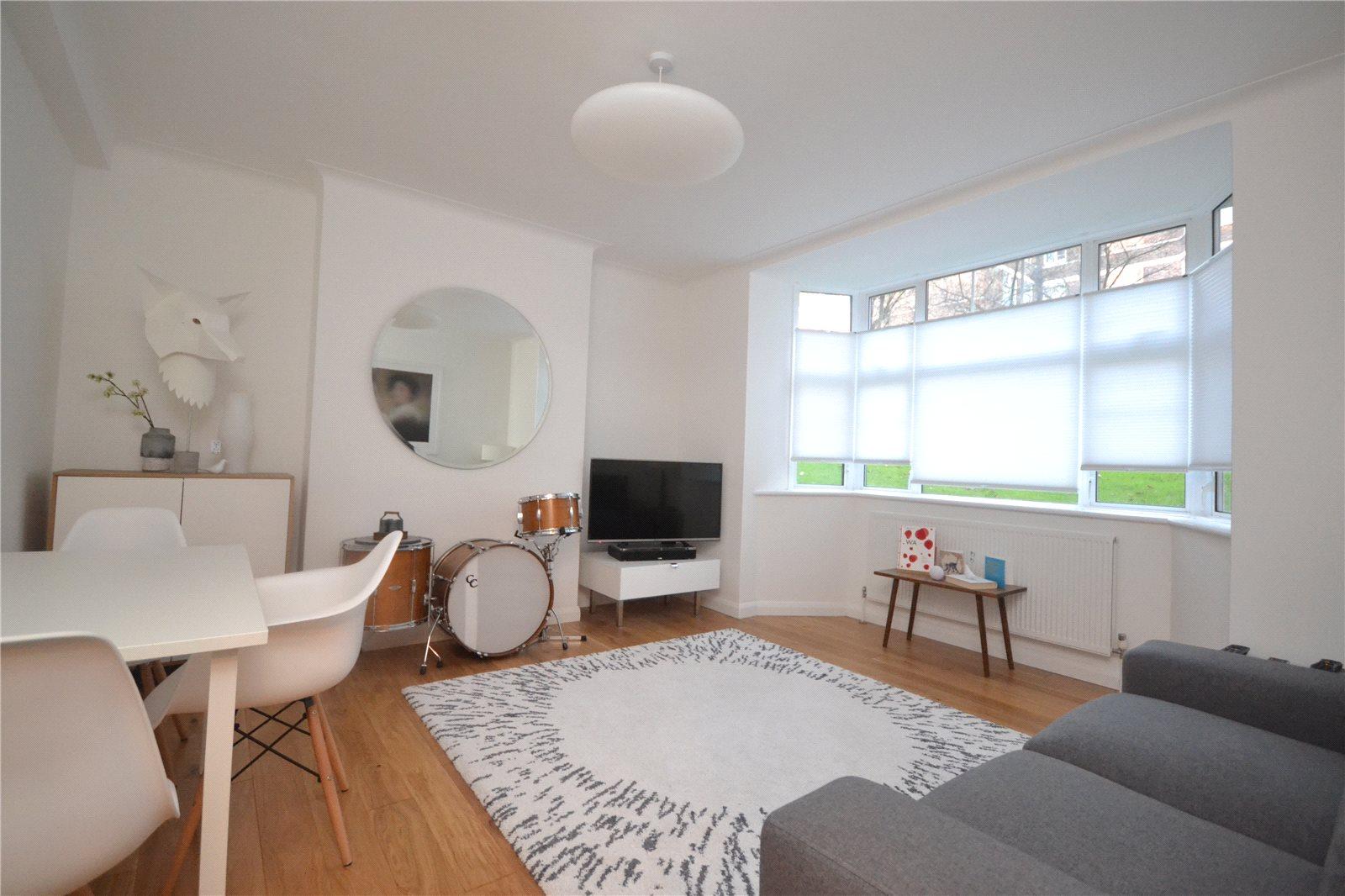 2 bedroom Ground Floor Flat to rent - Martyn Gerrard