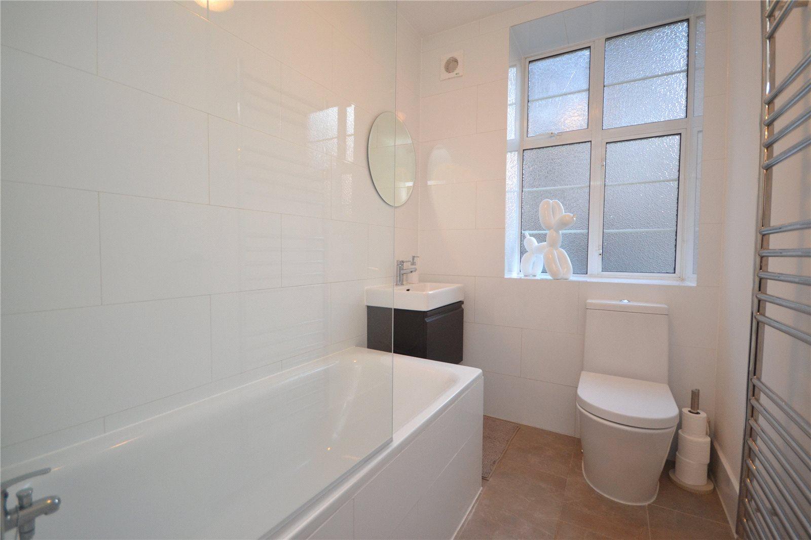 2 bedroom Ground Floor Flat to rent - Martyn Gerrard
