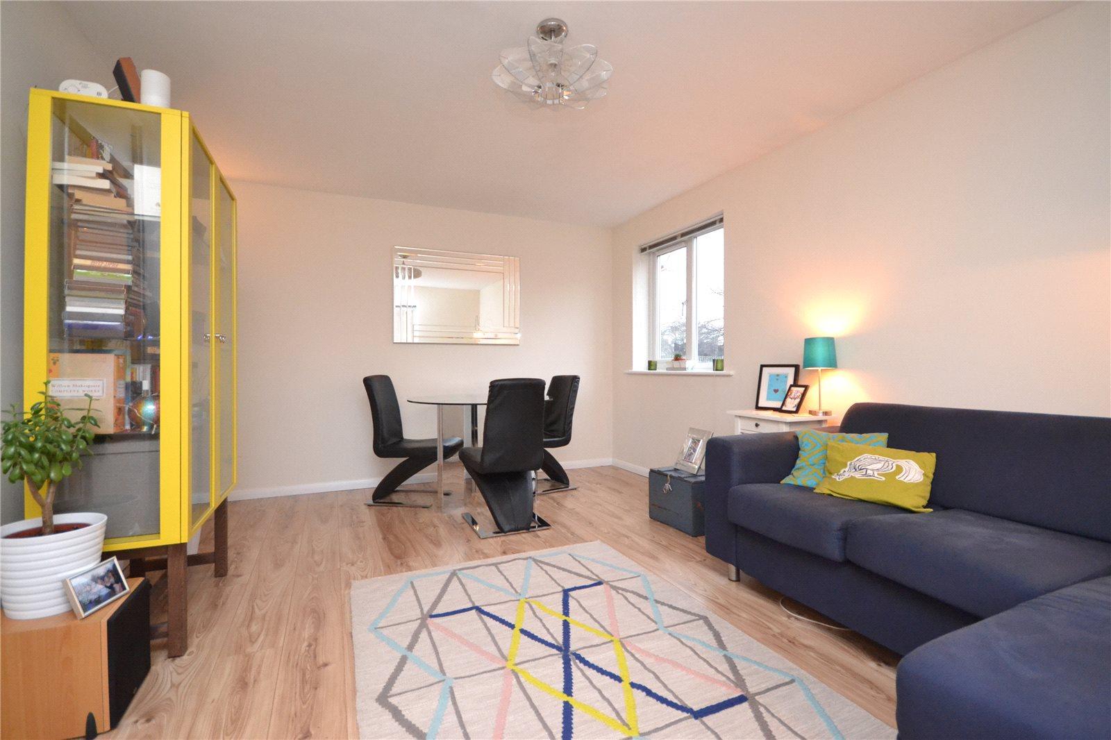 2 bedroom Apartment to rent - Martyn Gerrard