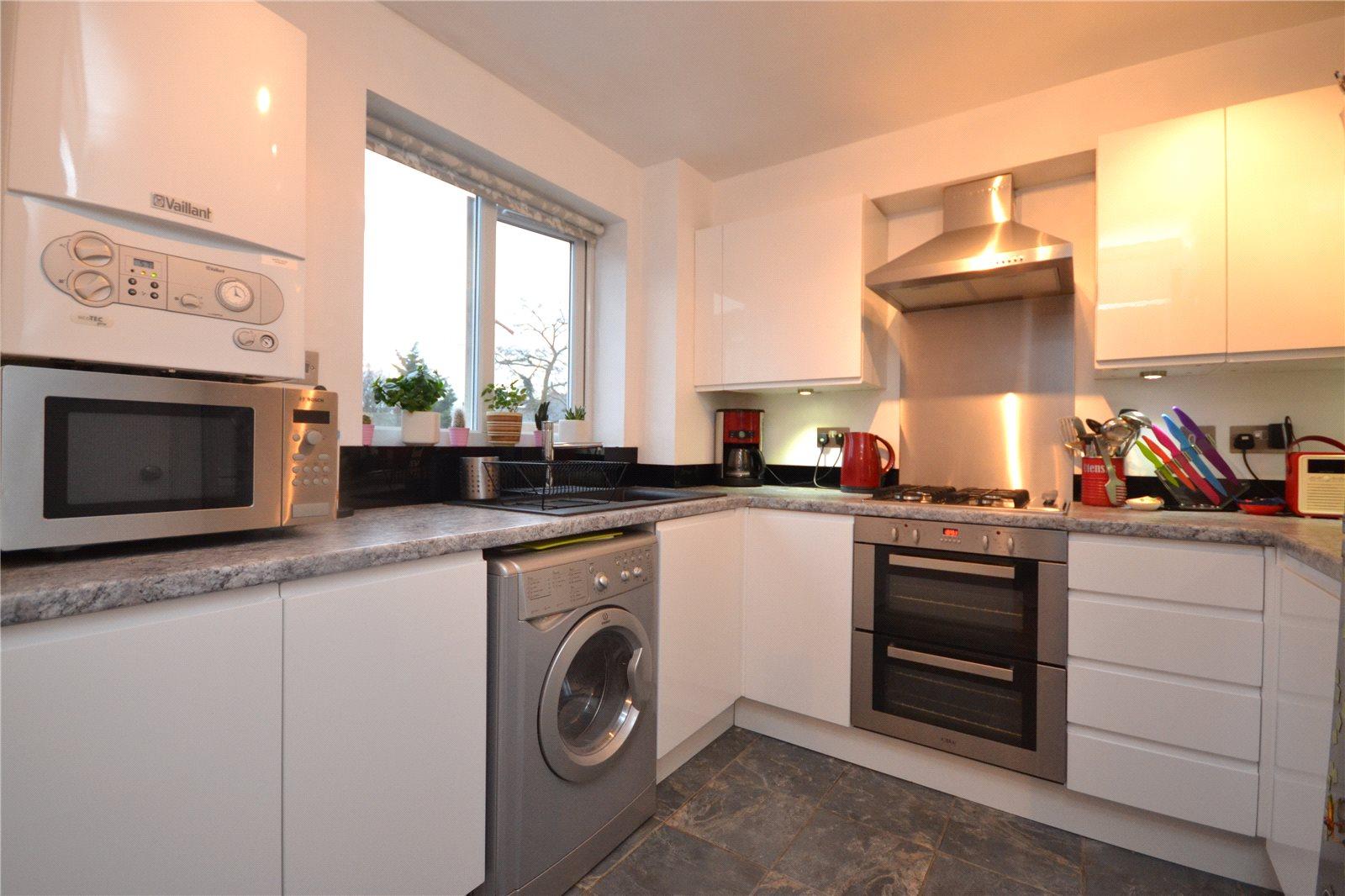 2 bedroom Apartment to rent + ' - Martyn Gerrard
