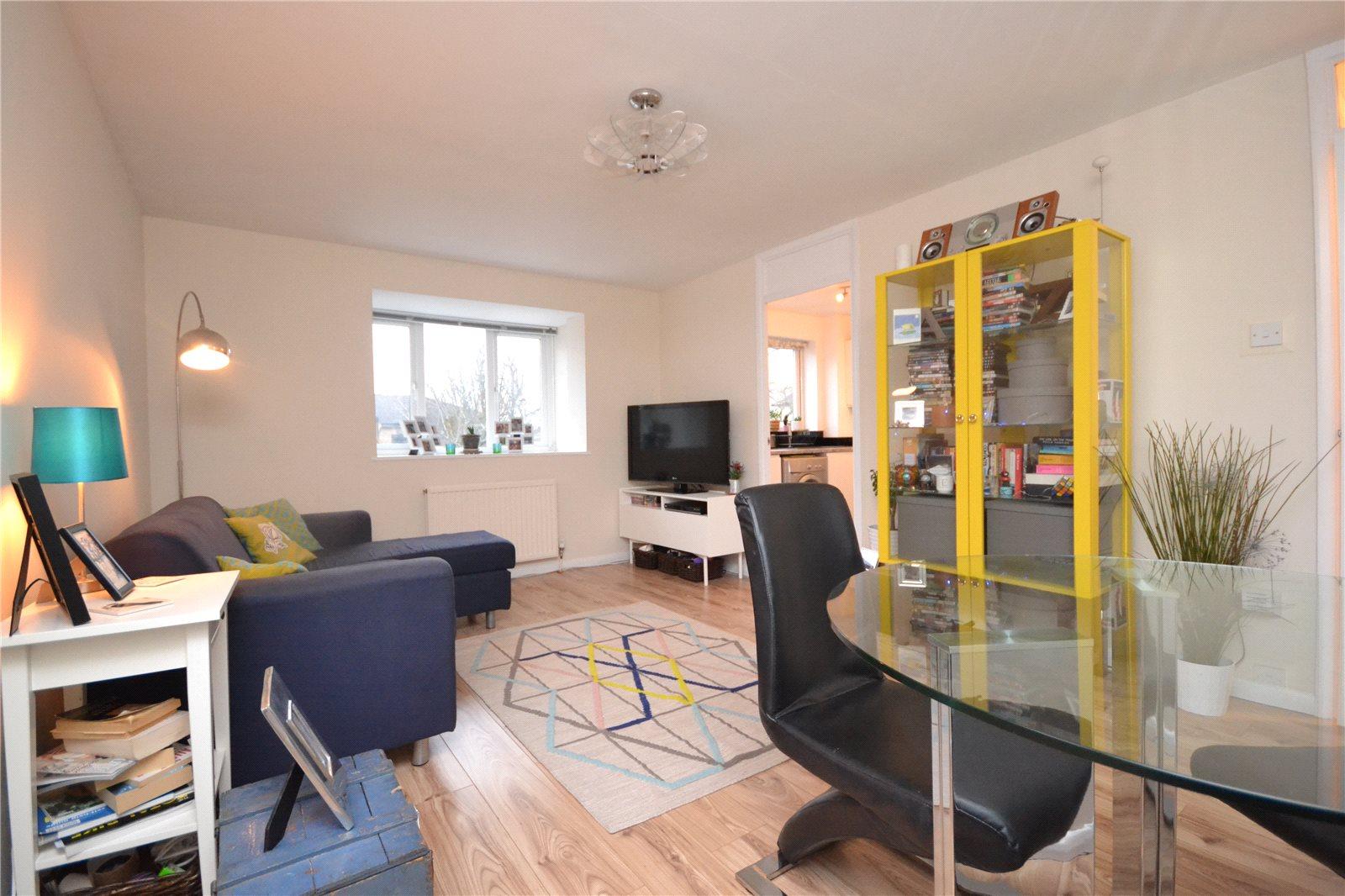 2 bedroom Apartment to rent - Martyn Gerrard