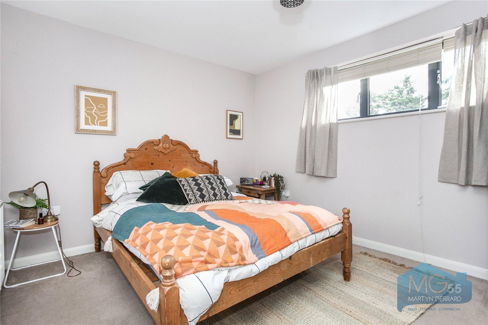 2 bedroom Bungalow to rent - Martyn Gerrard