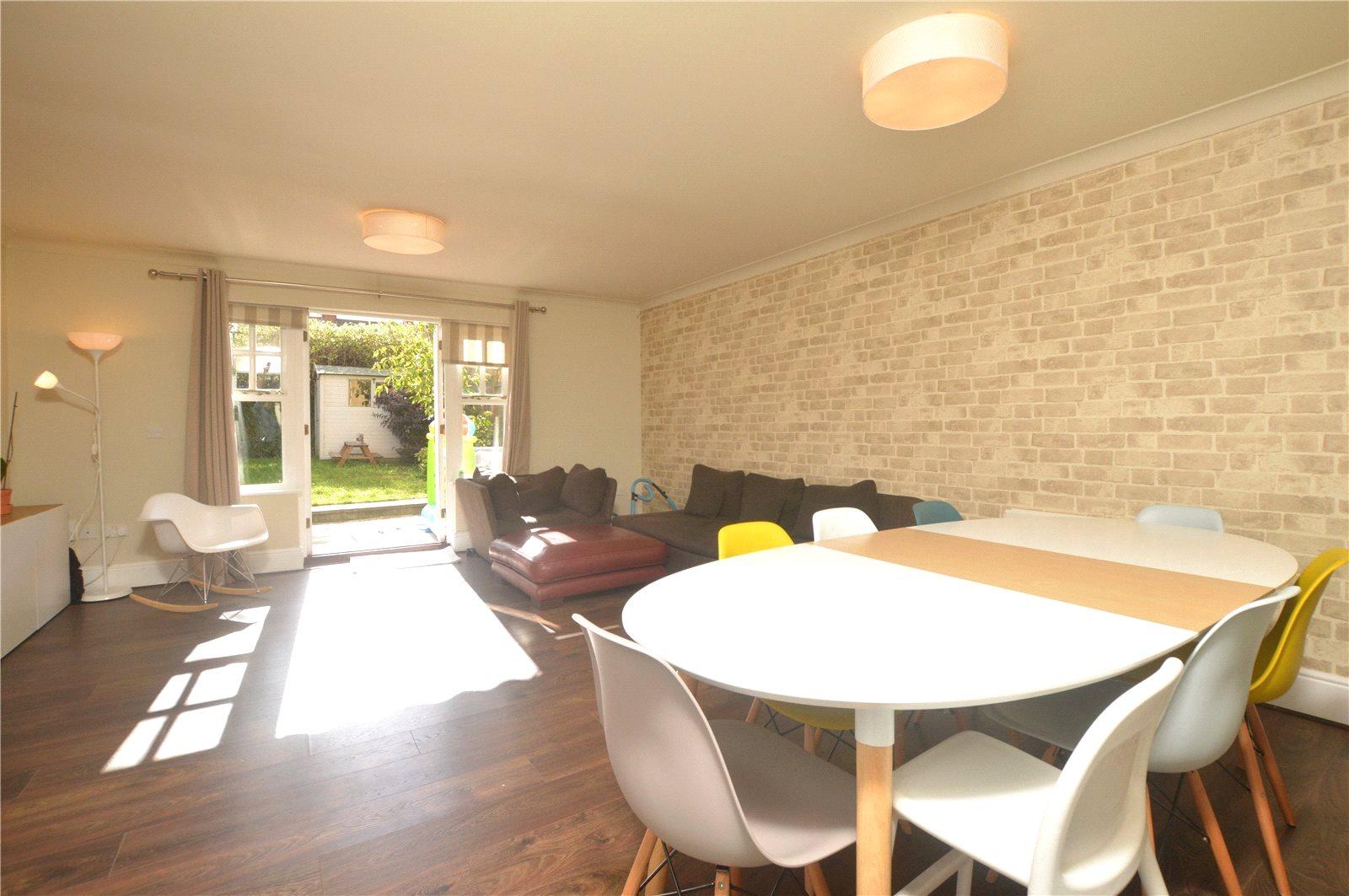 3 bedroom House to rent + ' - Martyn Gerrard