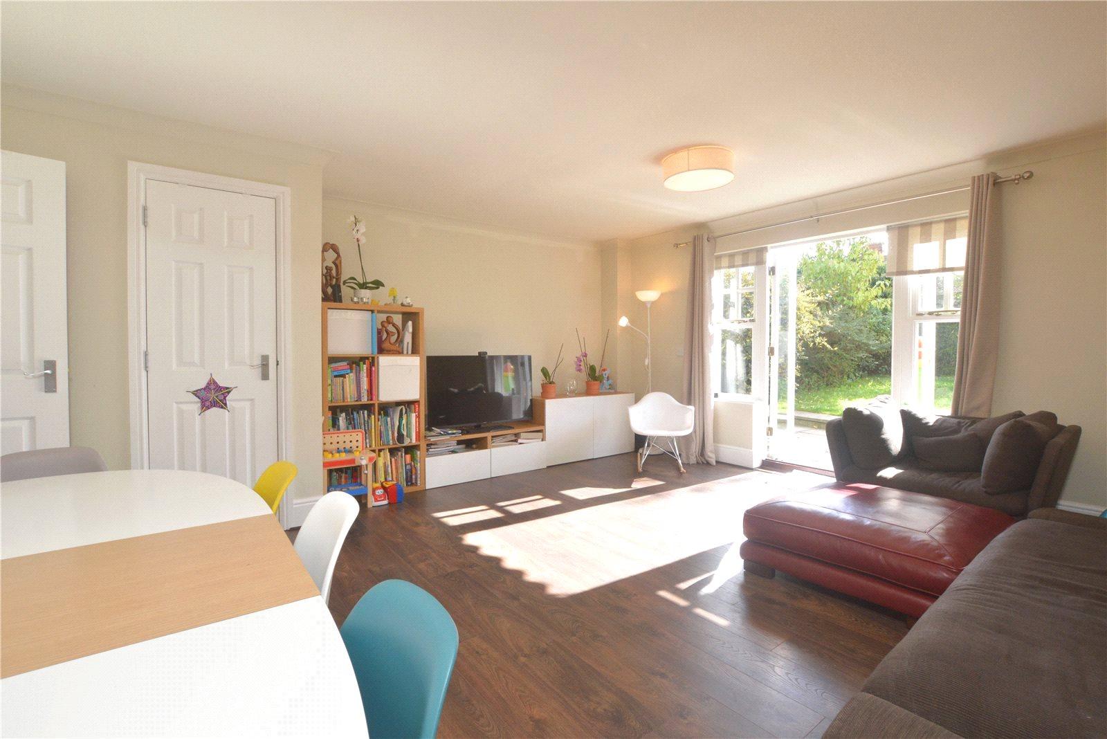 3 bedroom House to rent + ' - Martyn Gerrard