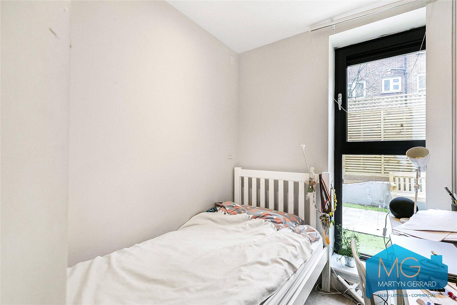 3 bedroom Apartment to rent - Martyn Gerrard
